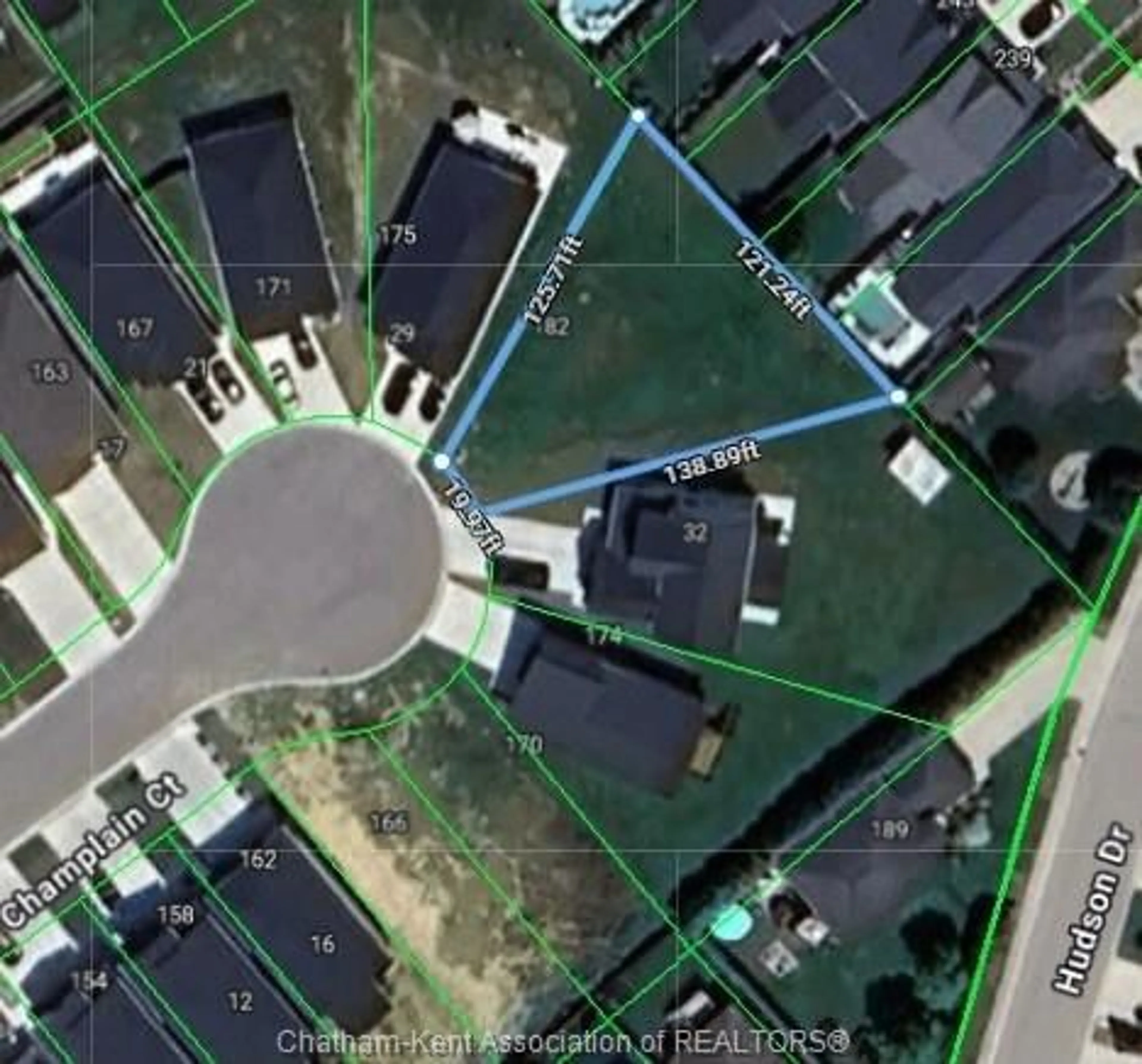 A pic from outside/outdoor area/front of a property/back of a property/a pic from drone, street for 33 Champlain Crt, Chatham Ontario N7L 0C4