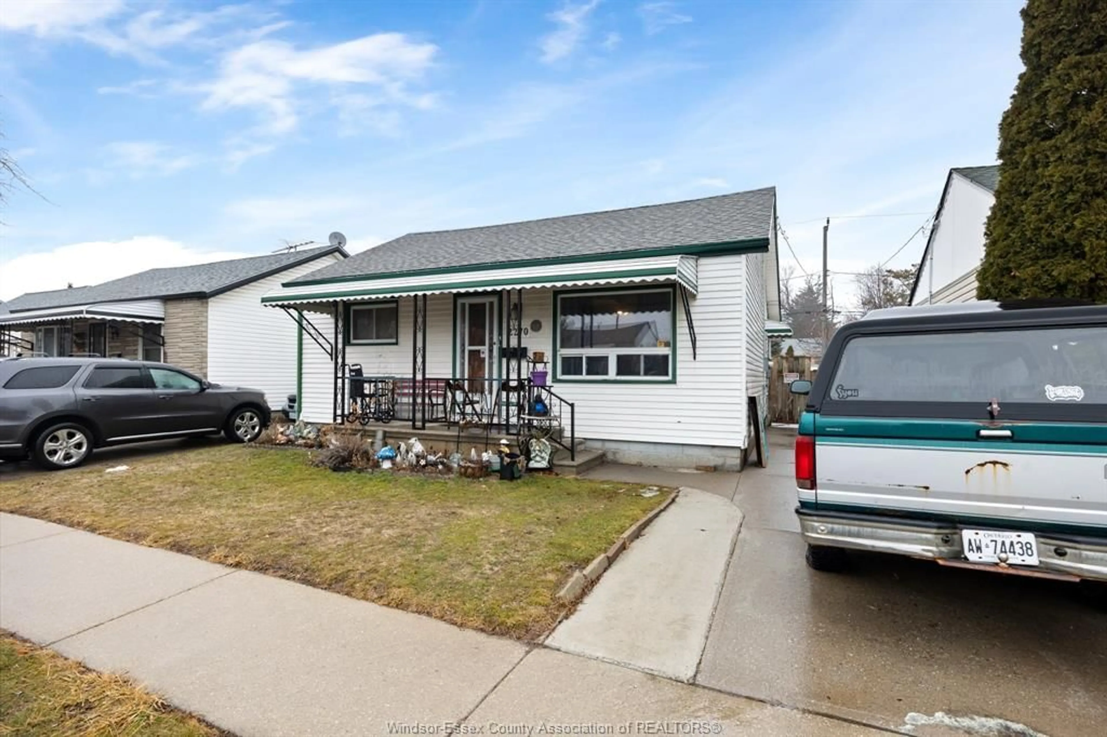 Home with vinyl exterior material, street for 2270 MARENTETTE, Windsor Ontario N8W 2C1