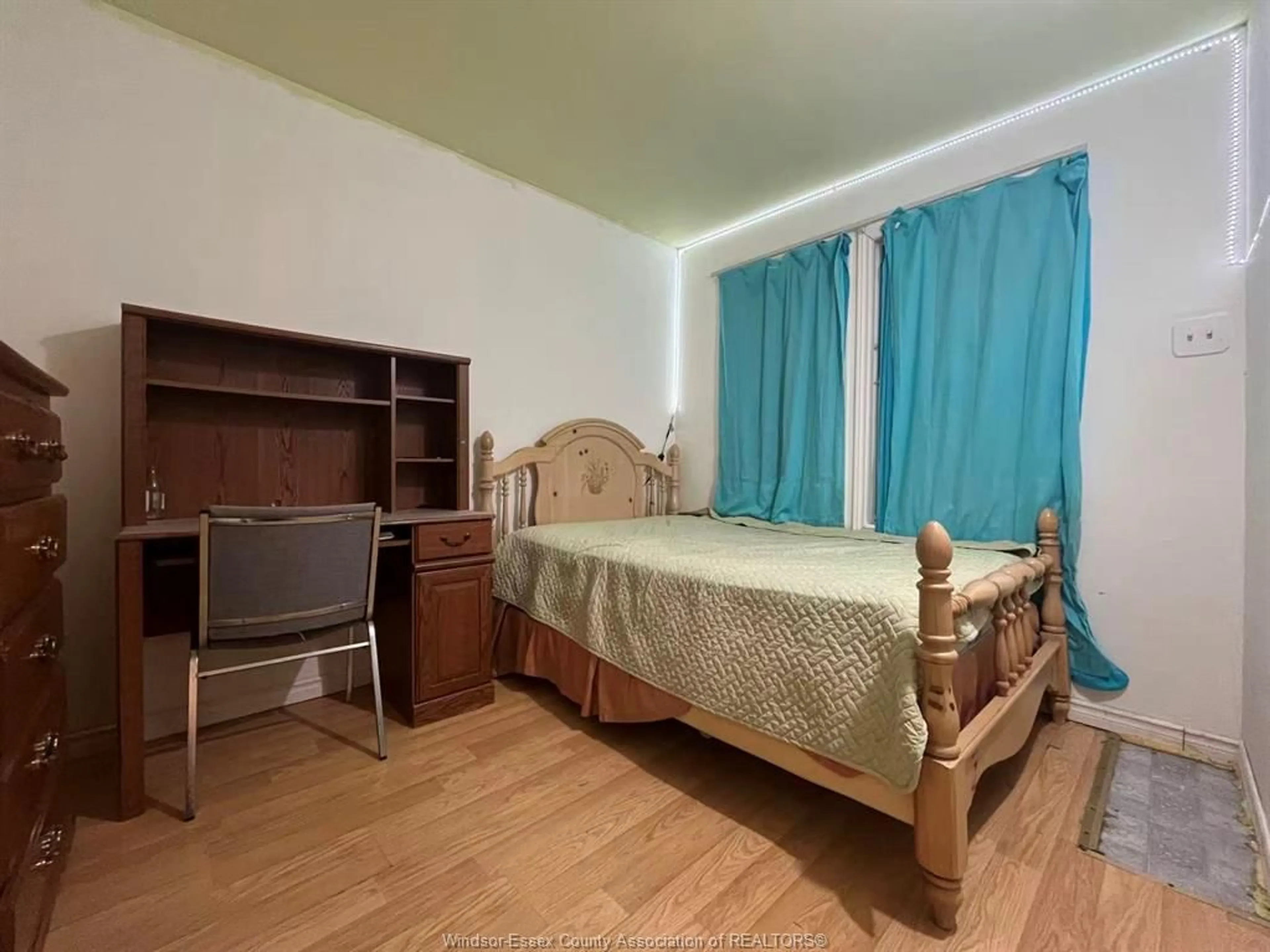 A pic of a room for 3227 MILLEN St, Windsor Ontario N9C 1T1