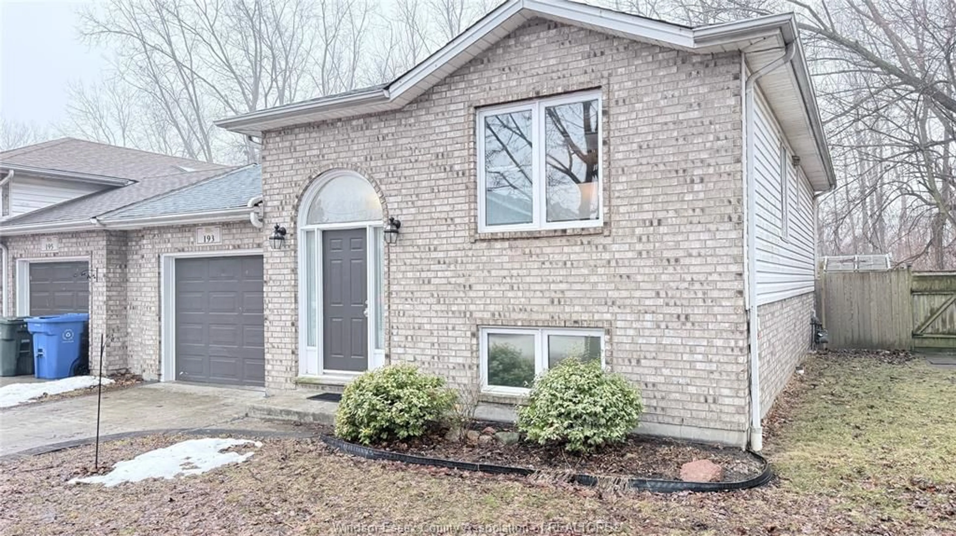 Home with brick exterior material, street for 193 RIVERVILLA Crt, LaSalle Ontario N9J 3N9