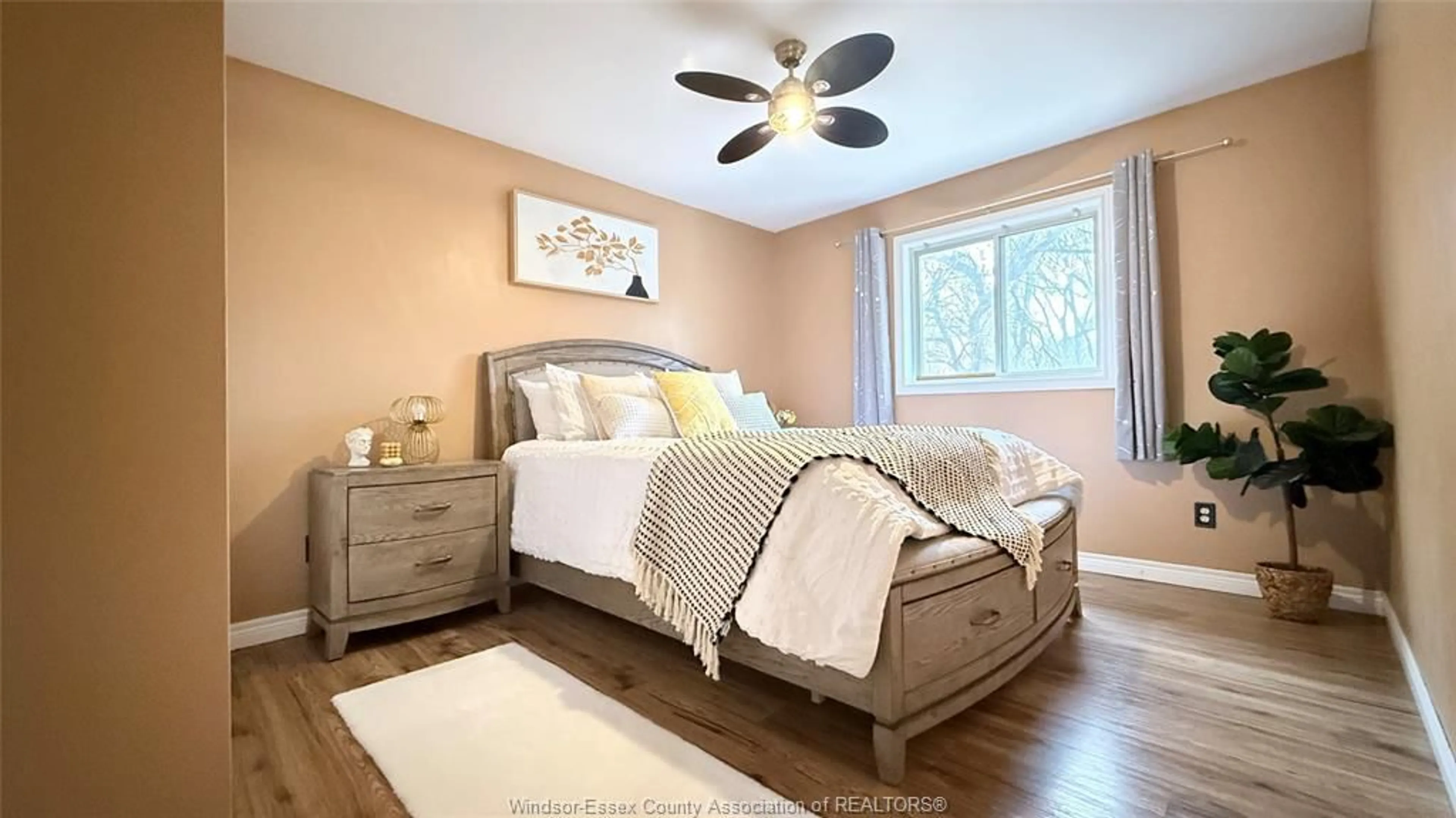 Bedroom with bed, wood/laminate floor for 193 RIVERVILLA Crt, LaSalle Ontario N9J 3N9