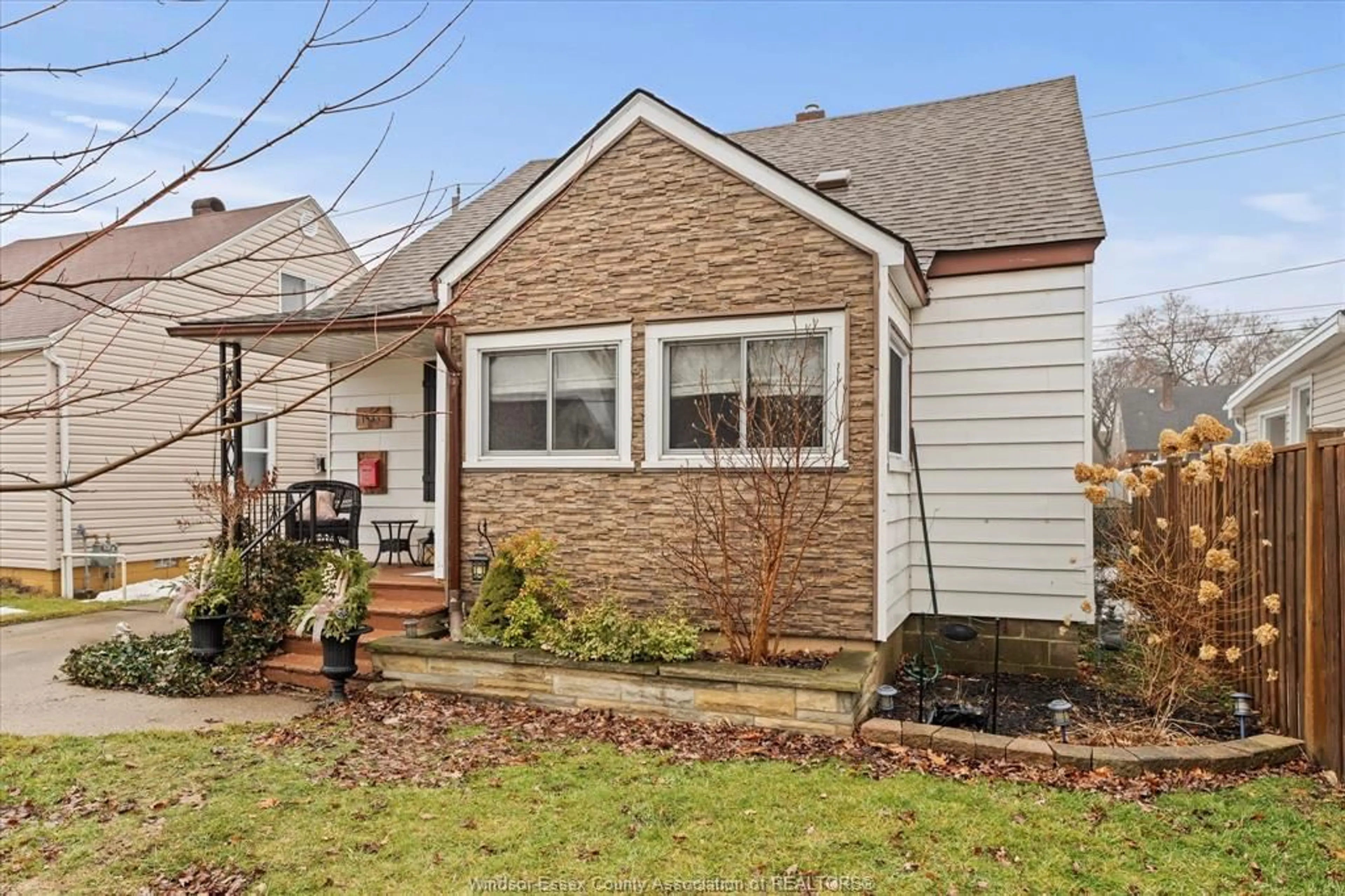 Unknown for 1845 CENTRAL, Windsor Ontario N8W 4M6