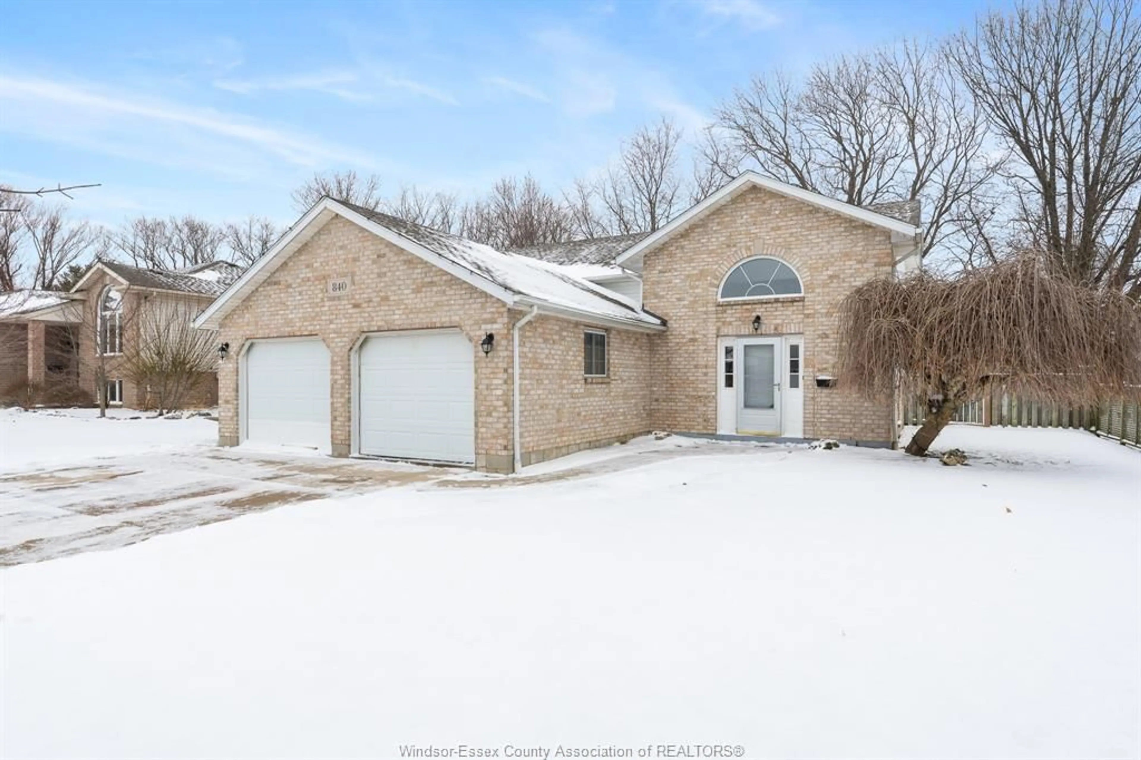 Home with brick exterior material, street for 840 LAWNDALE Ave, Kingsville Ontario N9Y 3Y8