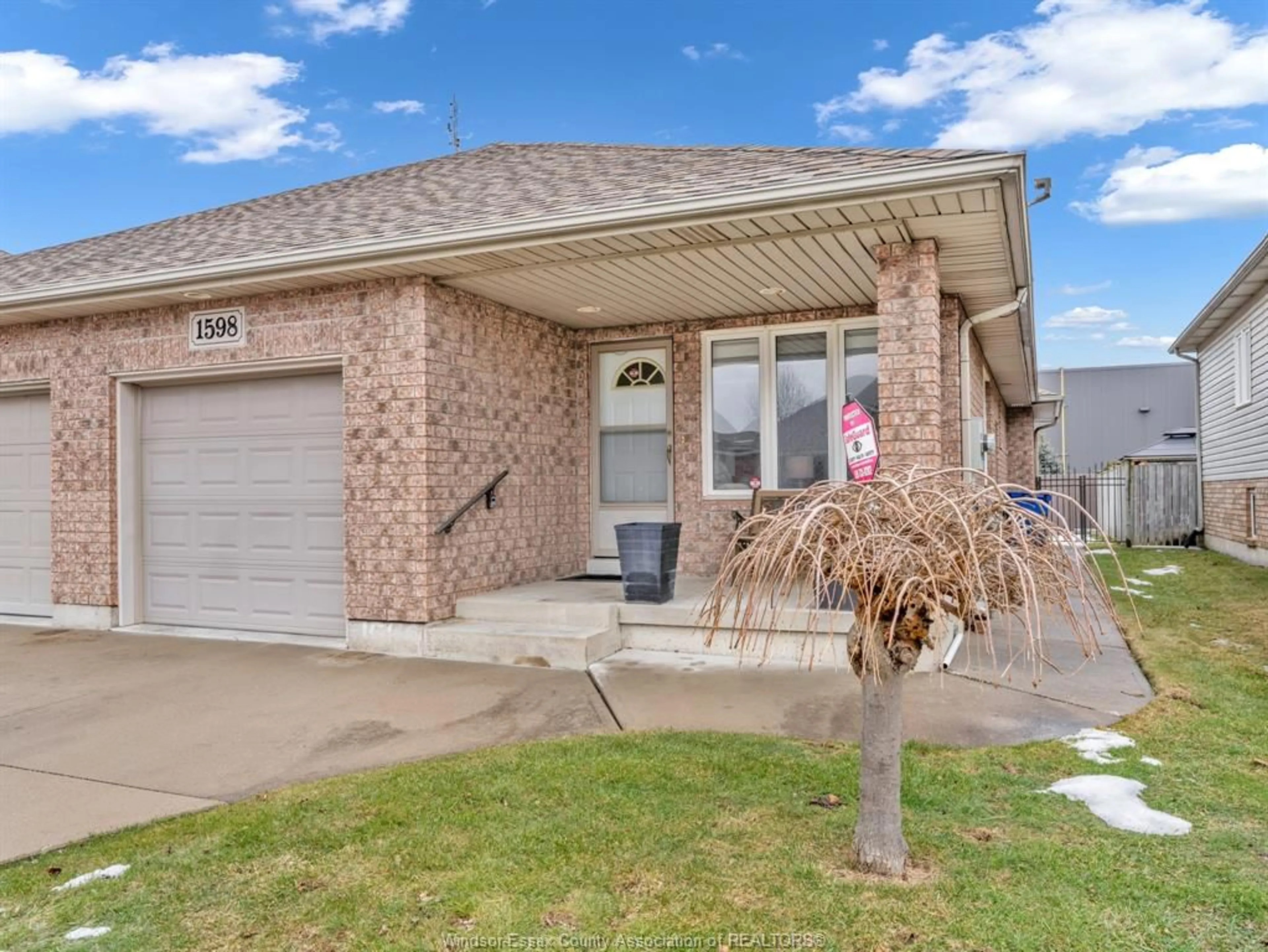 Home with brick exterior material, street for 1598 HEATHERGLEN Dr, Tecumseh Ontario N8N 5B5