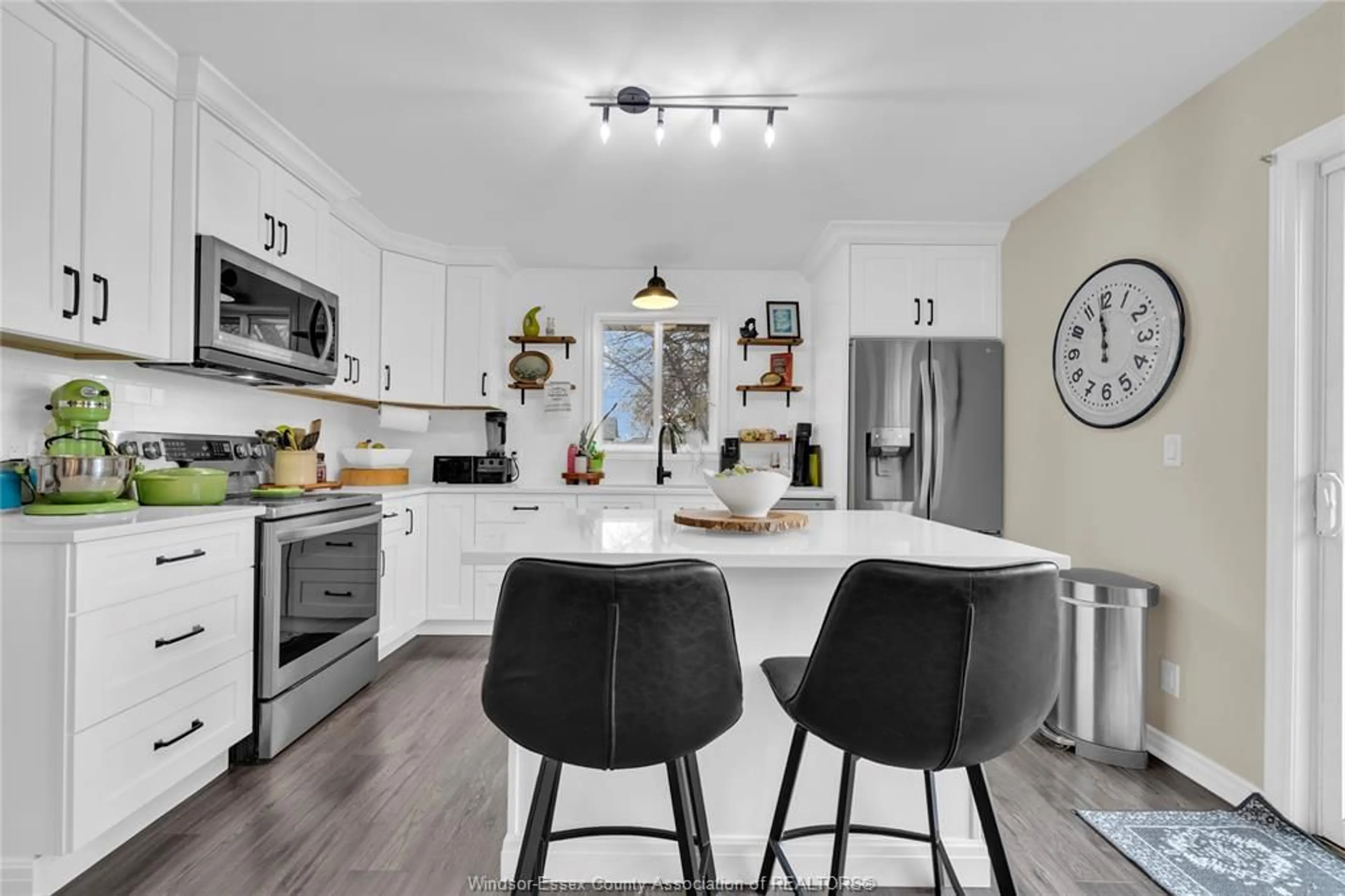 Open concept kitchen, unknown for 992 Bridge Ave, Windsor Ontario N9B 2N1