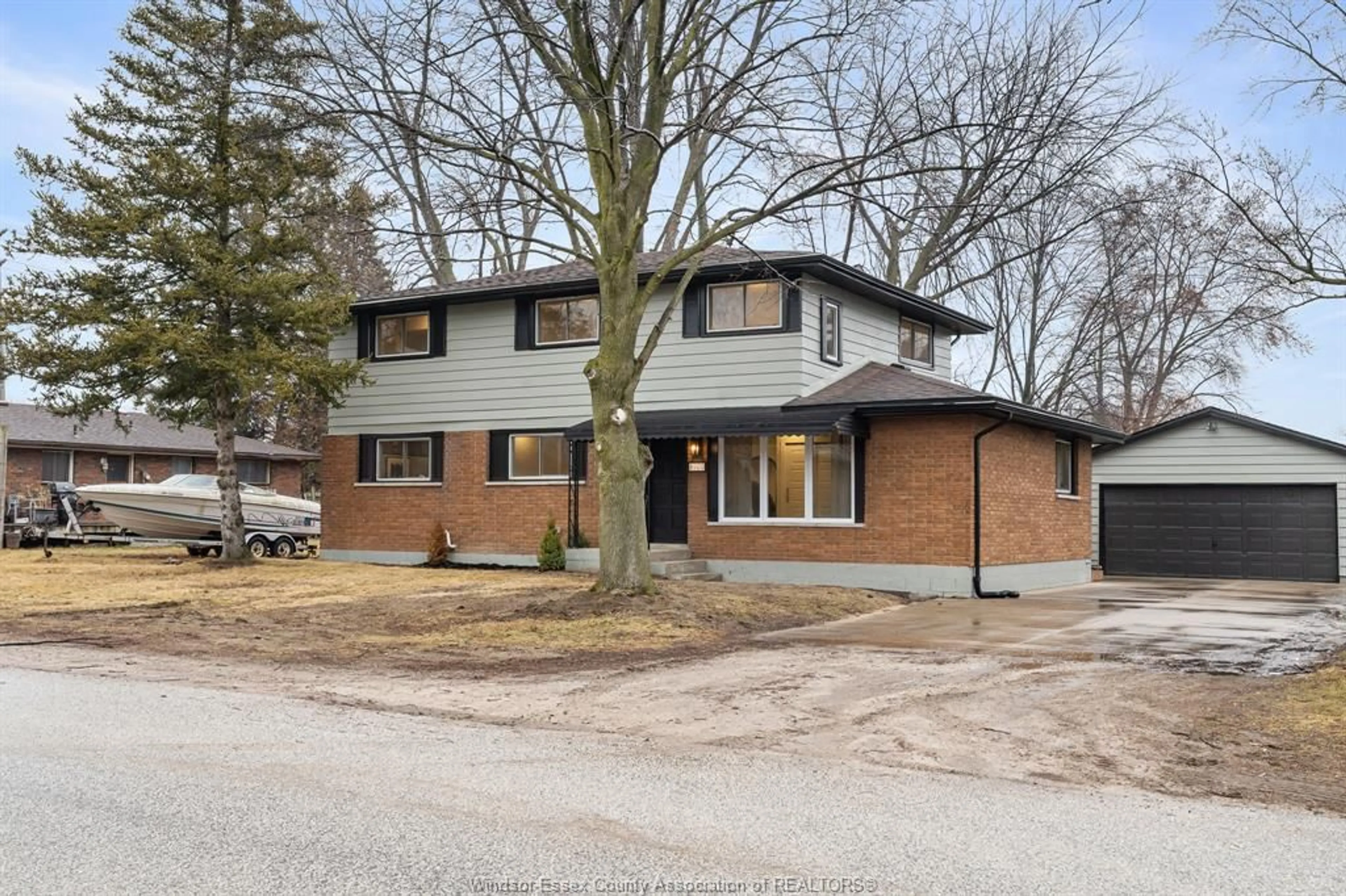 Home with brick exterior material, street for 6100 QUICK Ave, LaSalle Ontario N9J 3C7
