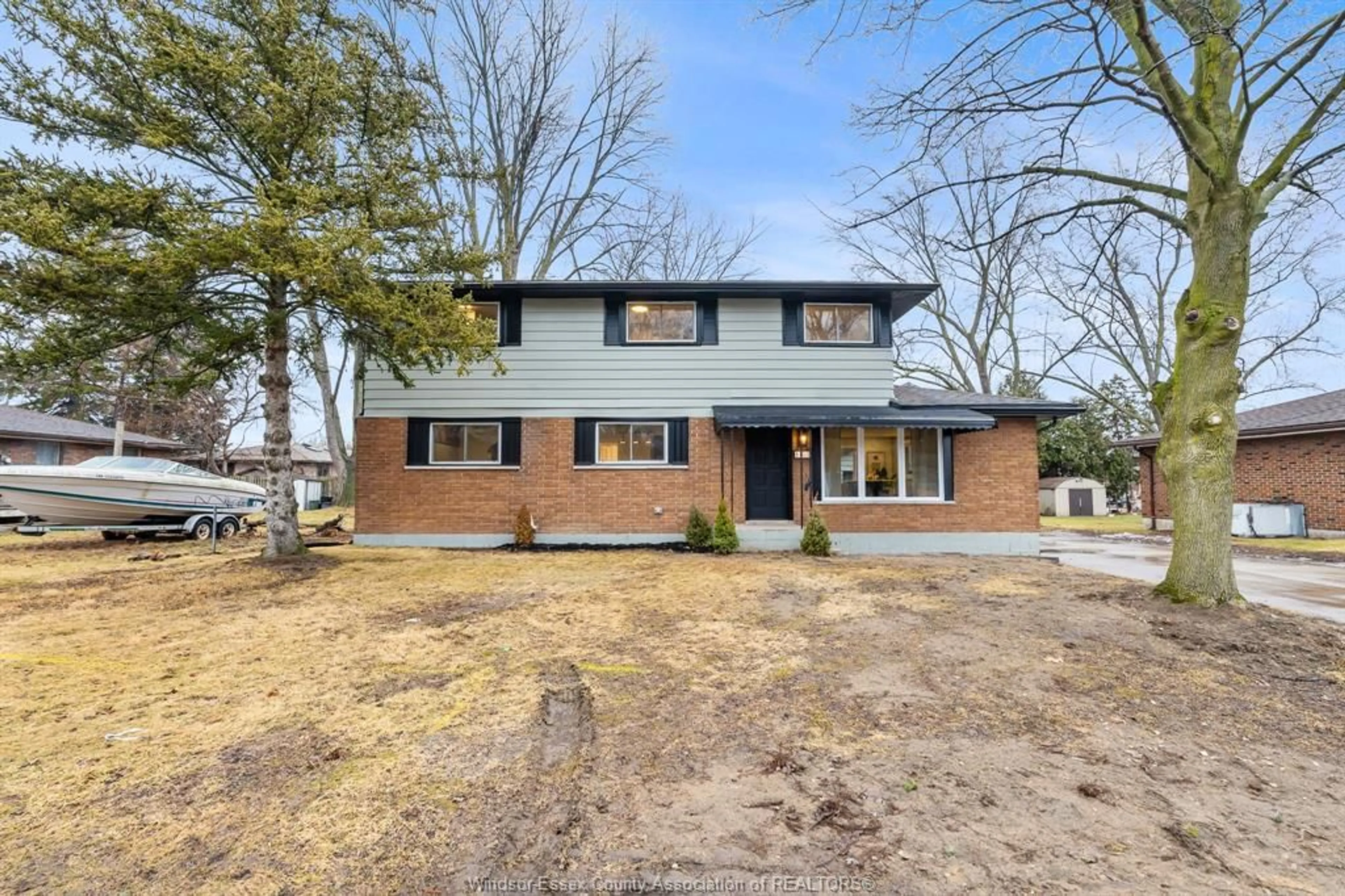 Home with brick exterior material, street for 6100 QUICK Ave, LaSalle Ontario N9J 3C7