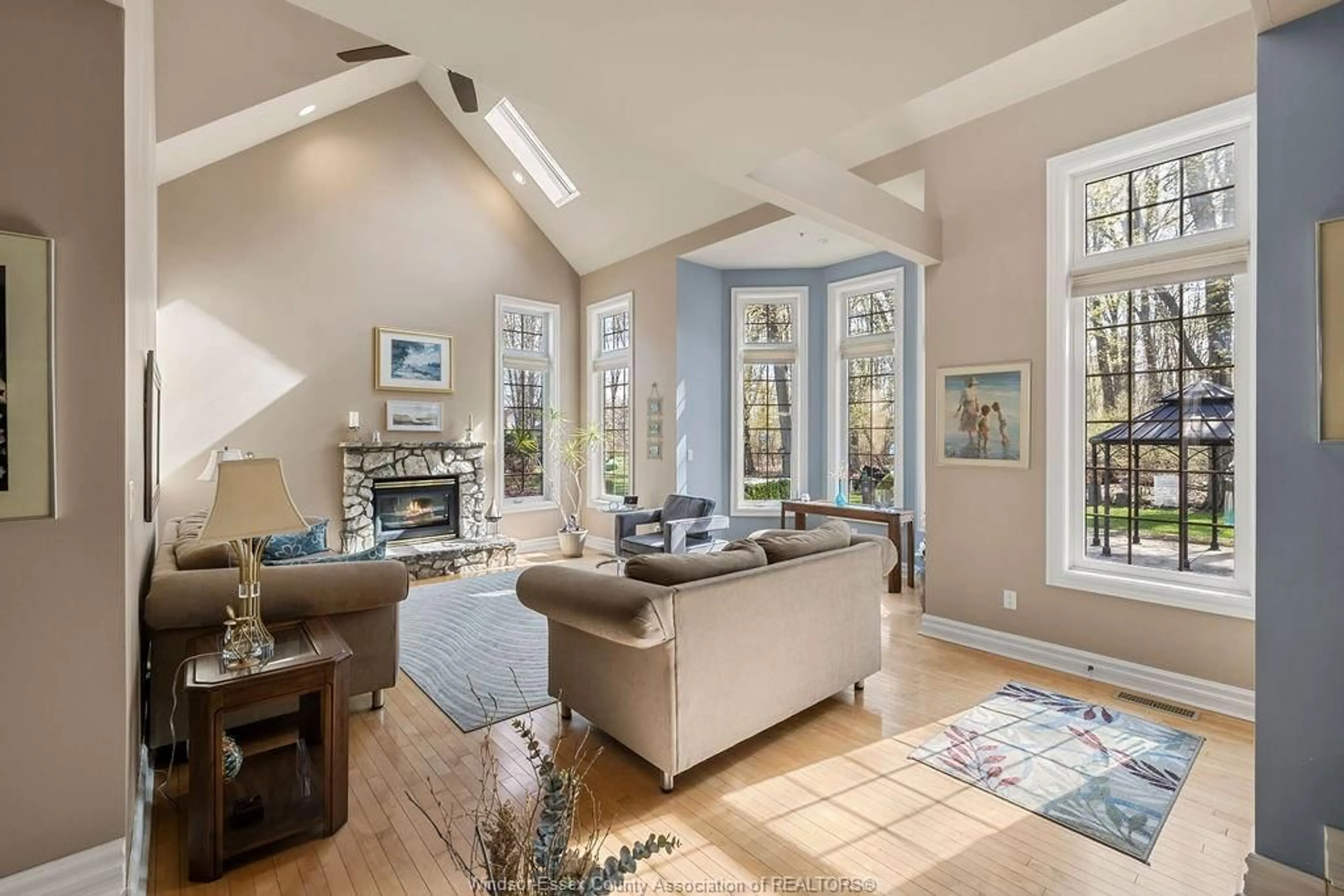 Living room with furniture, unknown for 565 GOLD COAST, Amherstburg Ontario N8N 1M2