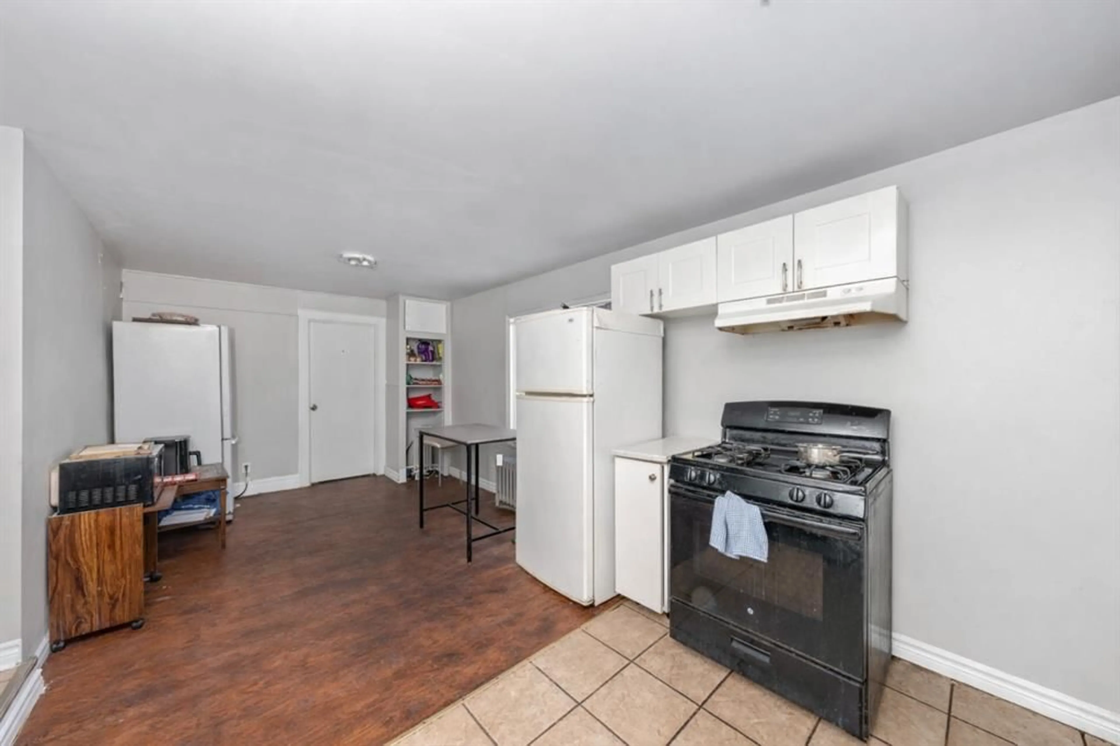 Standard kitchen, unknown for 150 COLLEGE Ave, Sarnia Ontario N7T 6B3
