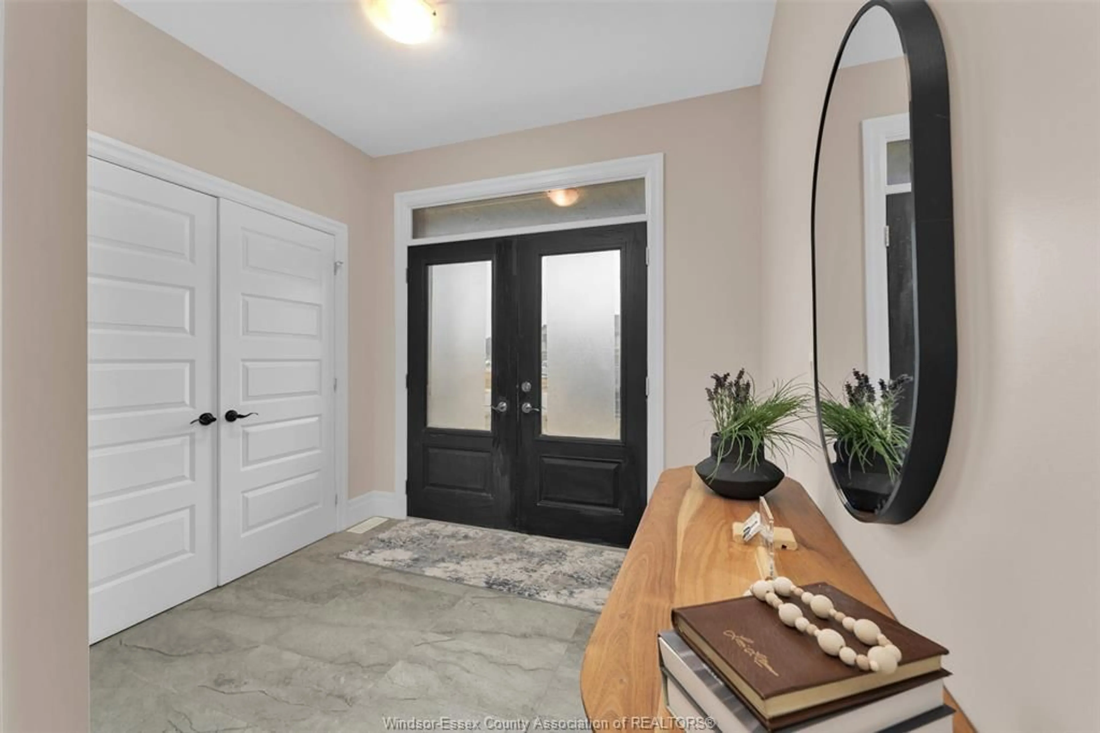 Indoor entryway for 120 LANE, Essex Ontario N8M 0B2