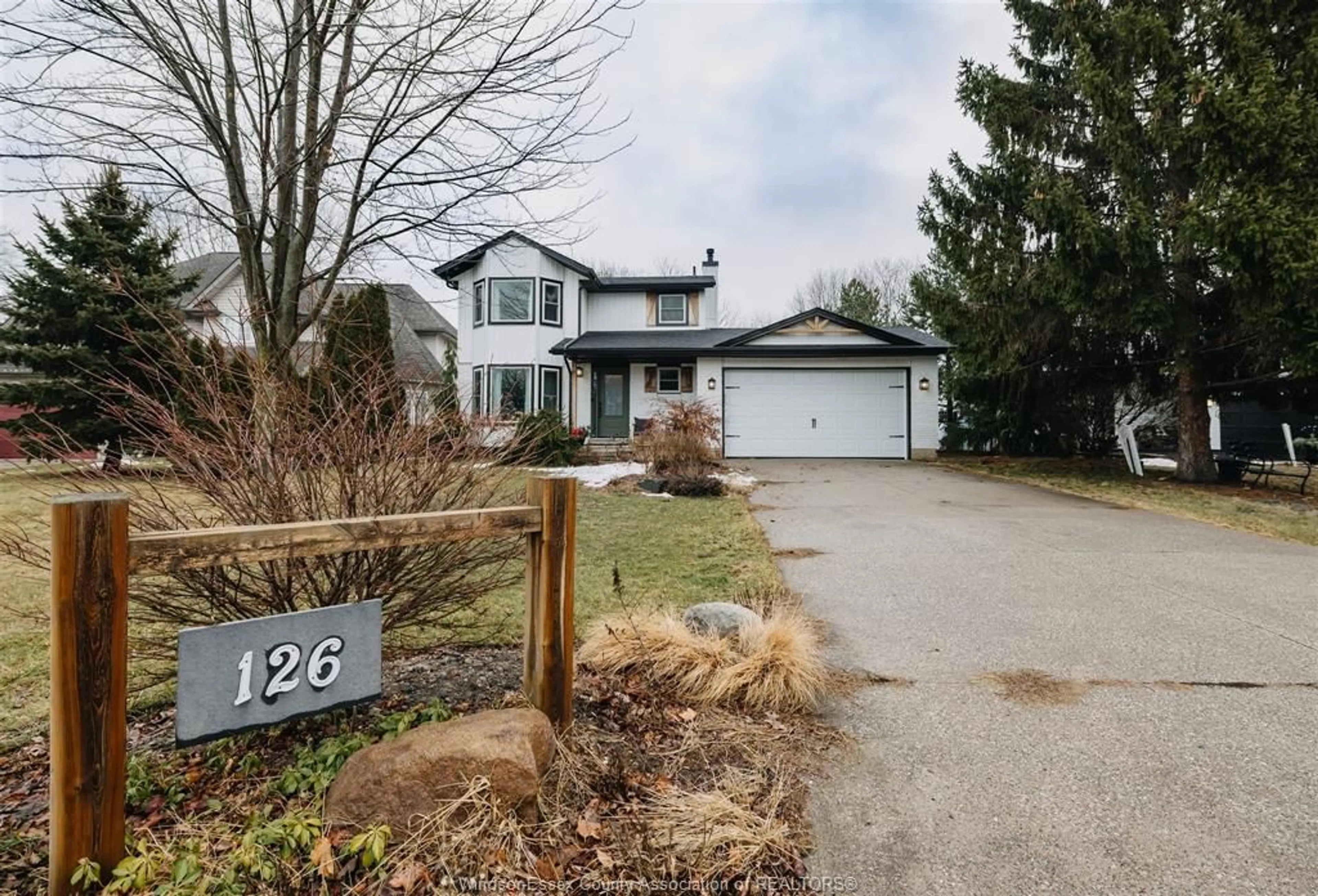 A pic from outside/outdoor area/front of a property/back of a property/a pic from drone, street for 126 ROYAL, Belle River Ontario N0R 1A0