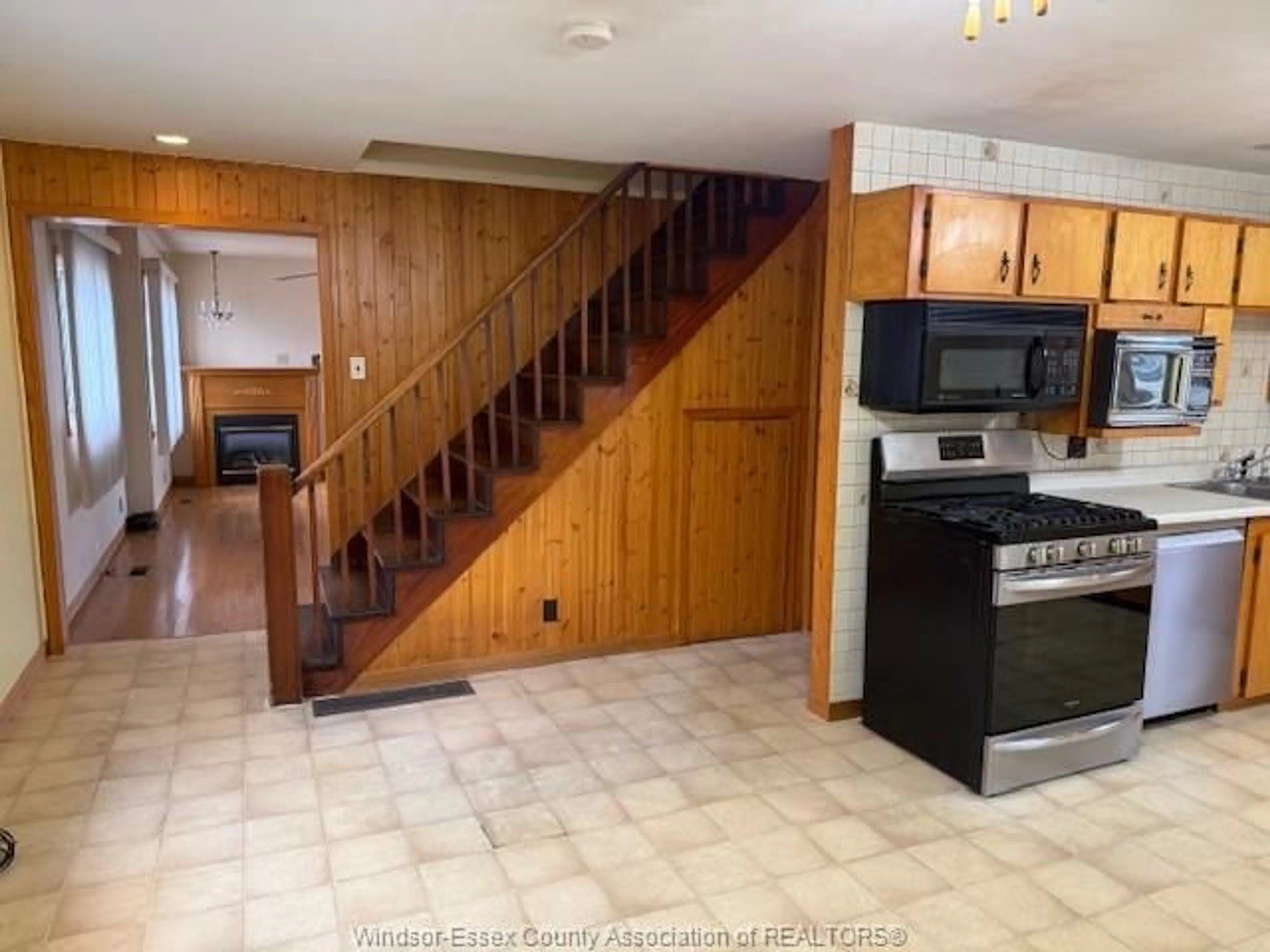 Unknown for 811 WILLIAM, Tecumseh Ontario N8N 2A2