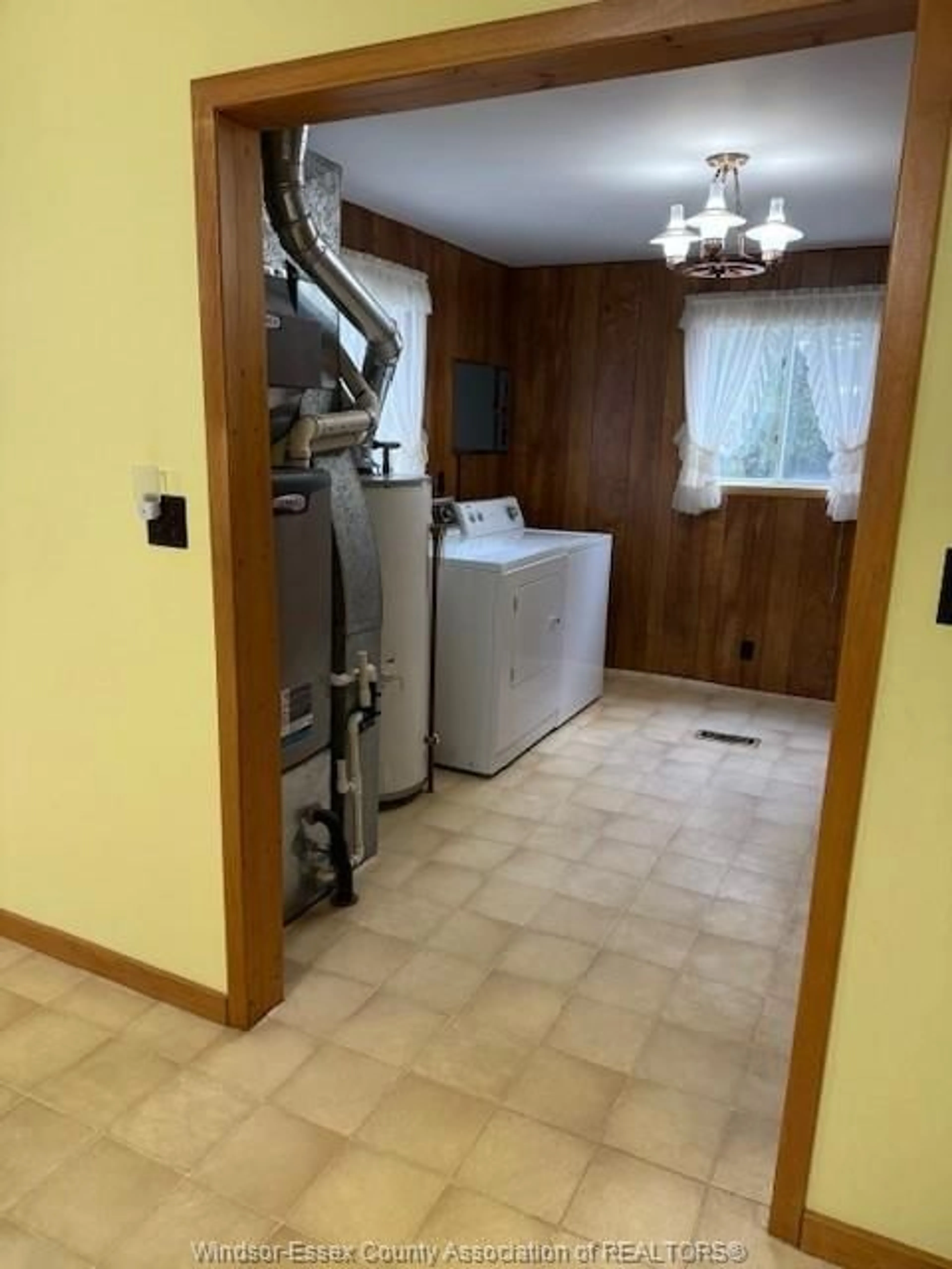 Laundry room for 811 WILLIAM, Tecumseh Ontario N8N 2A2