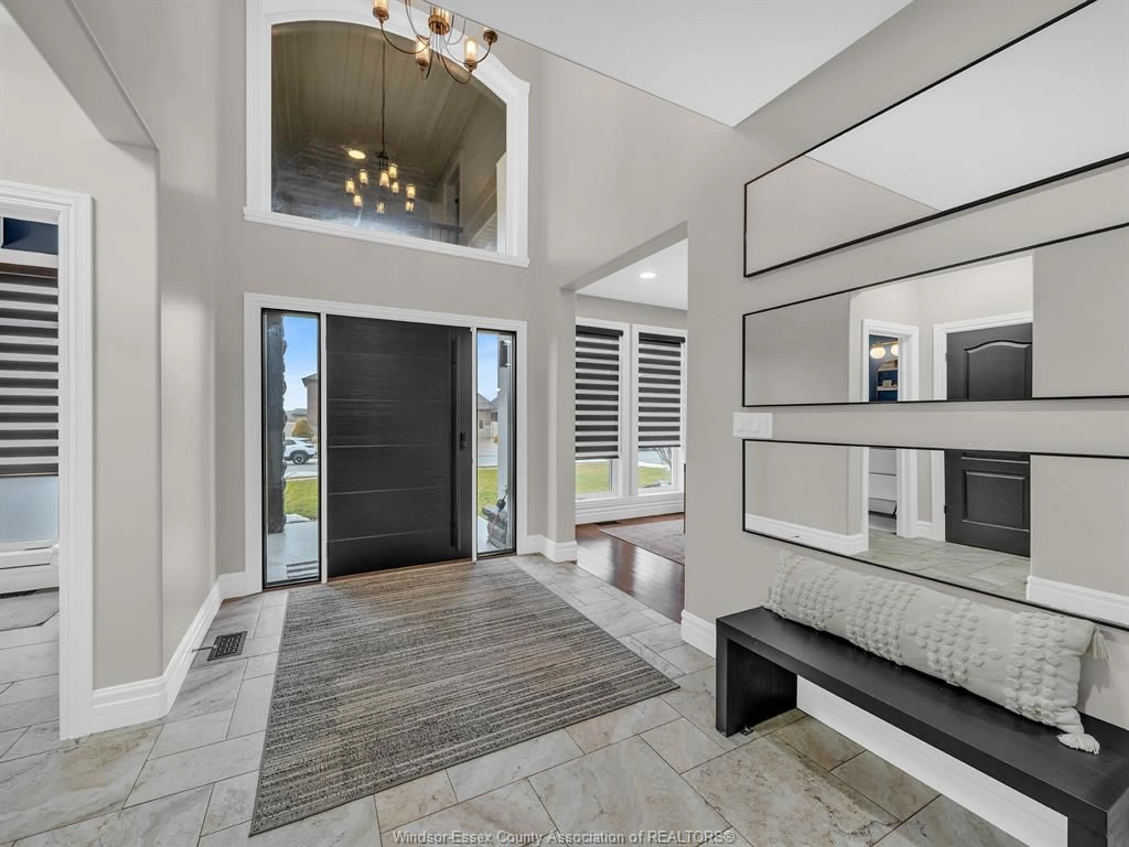 Indoor entryway for 425 PINEHURST, Lakeshore Ontario N8L 0X4