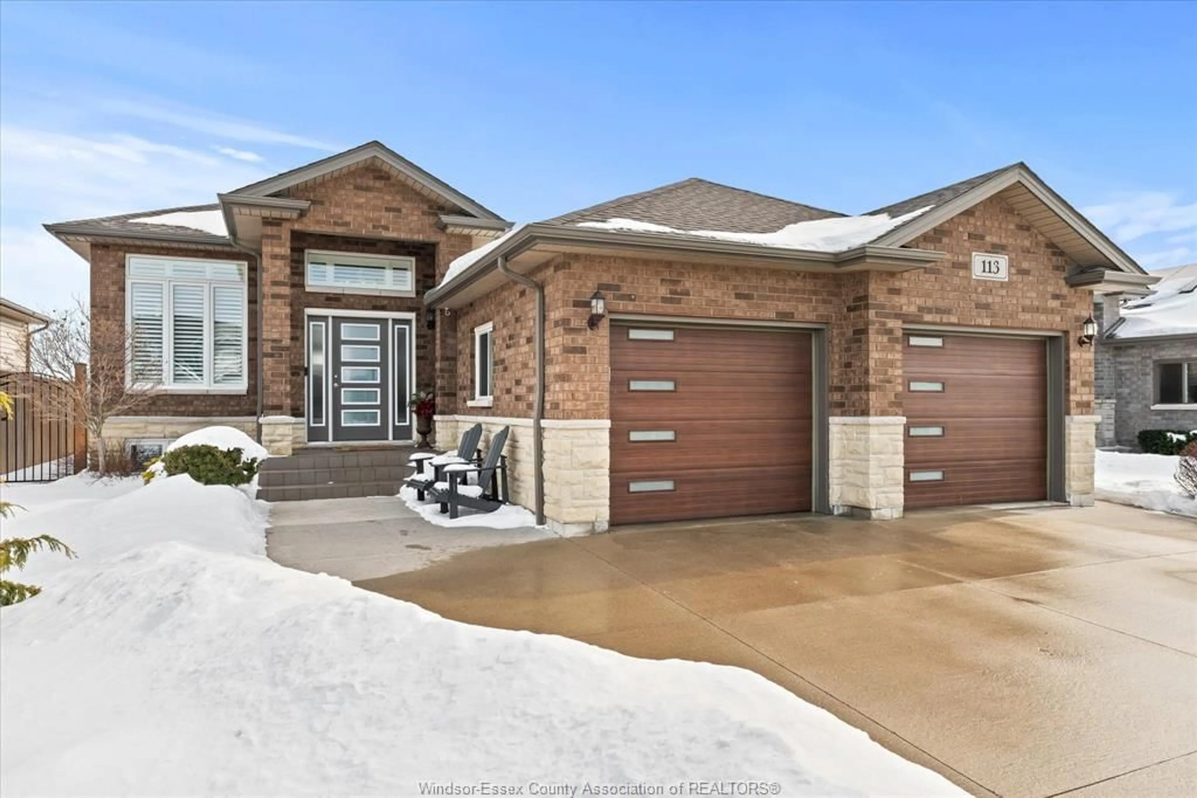 Home with brick exterior material, street for 113 GOLFVIEW DR, Kingsville Ontario N9Y 0A6