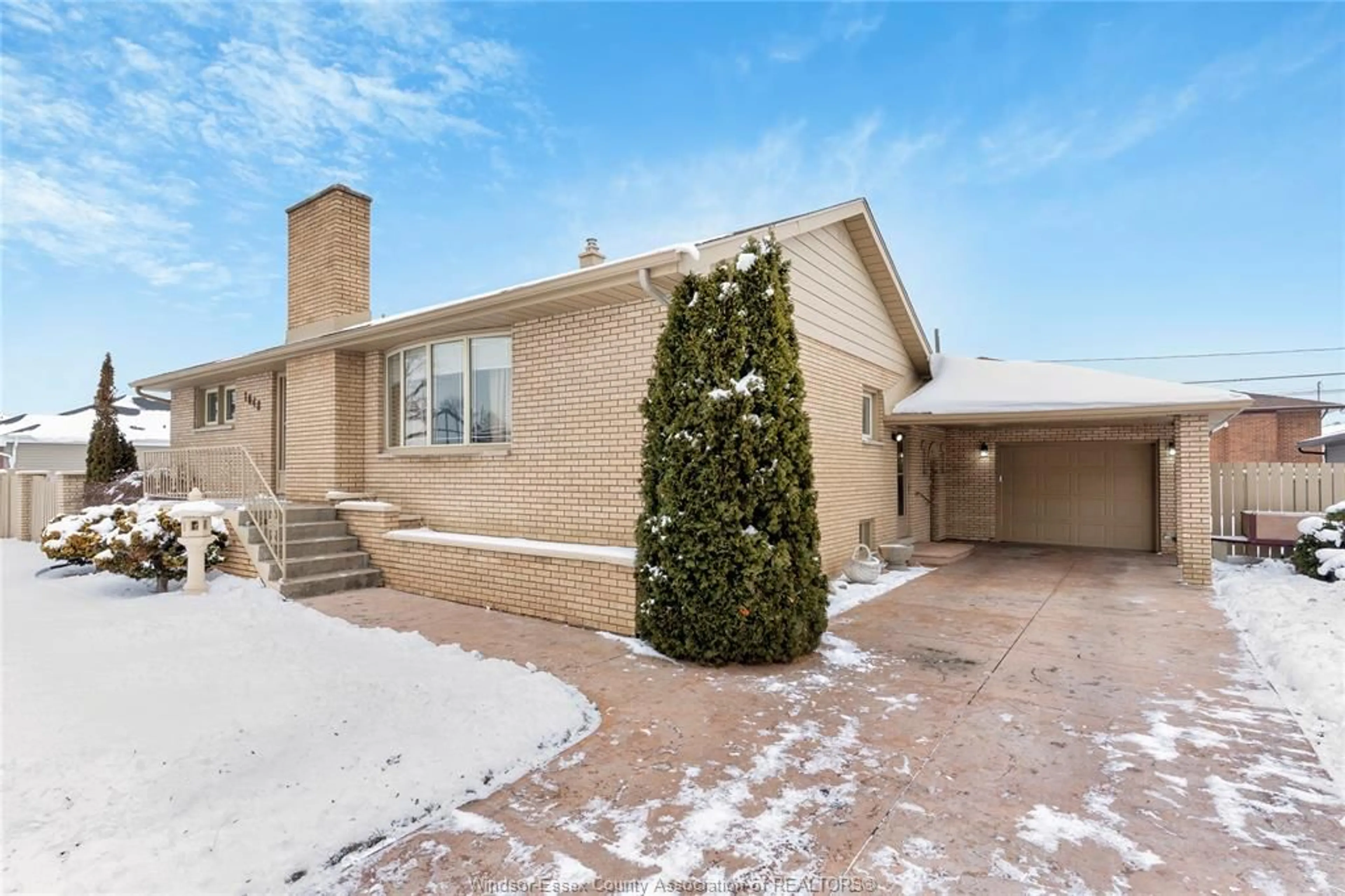Home with brick exterior material, street for 1648 CALIFORNIA, Windsor Ontario N9B 3A5
