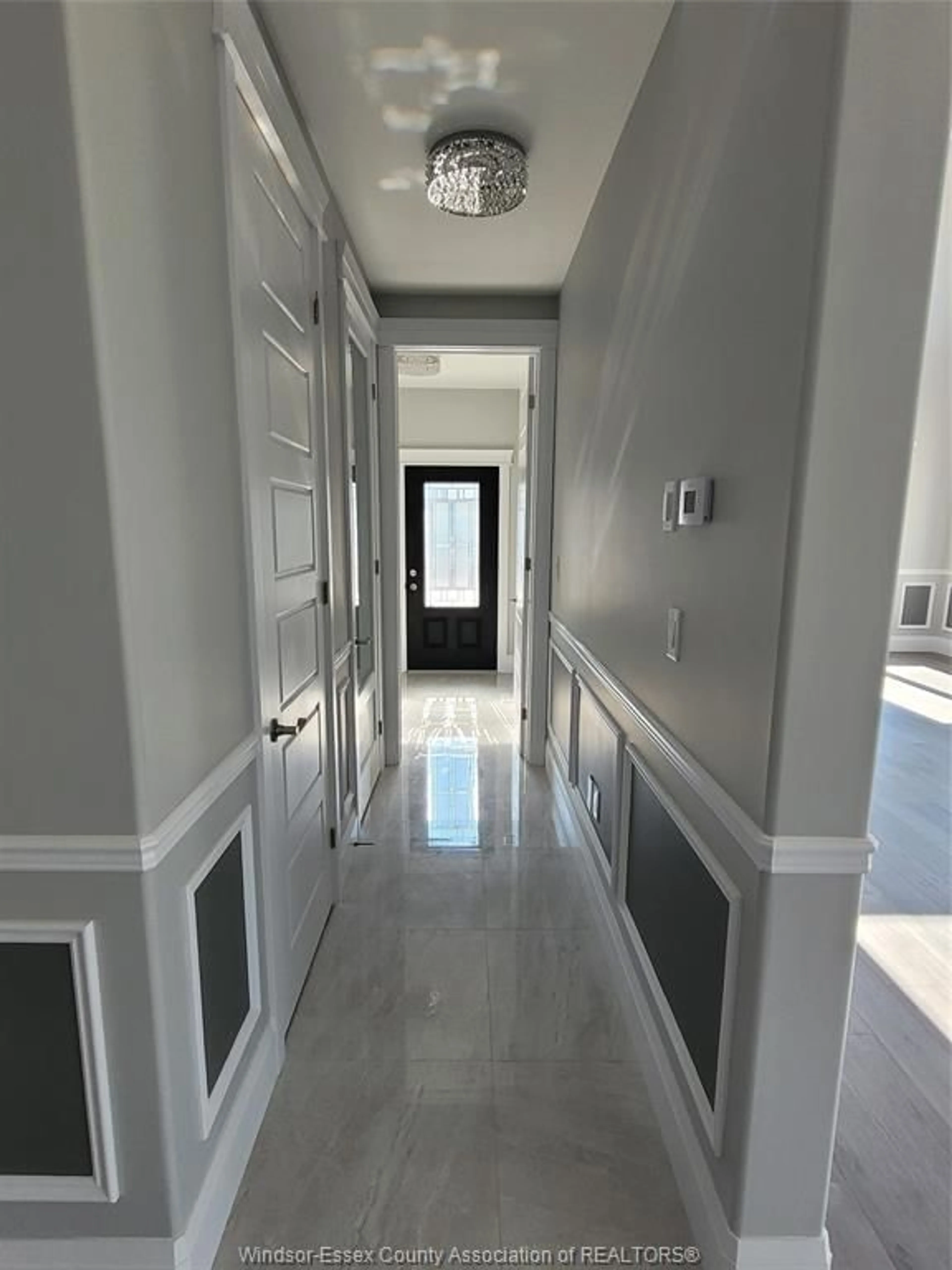 Indoor foyer for 309 Benson Crt, Amherstburg Ontario N8T 1E7