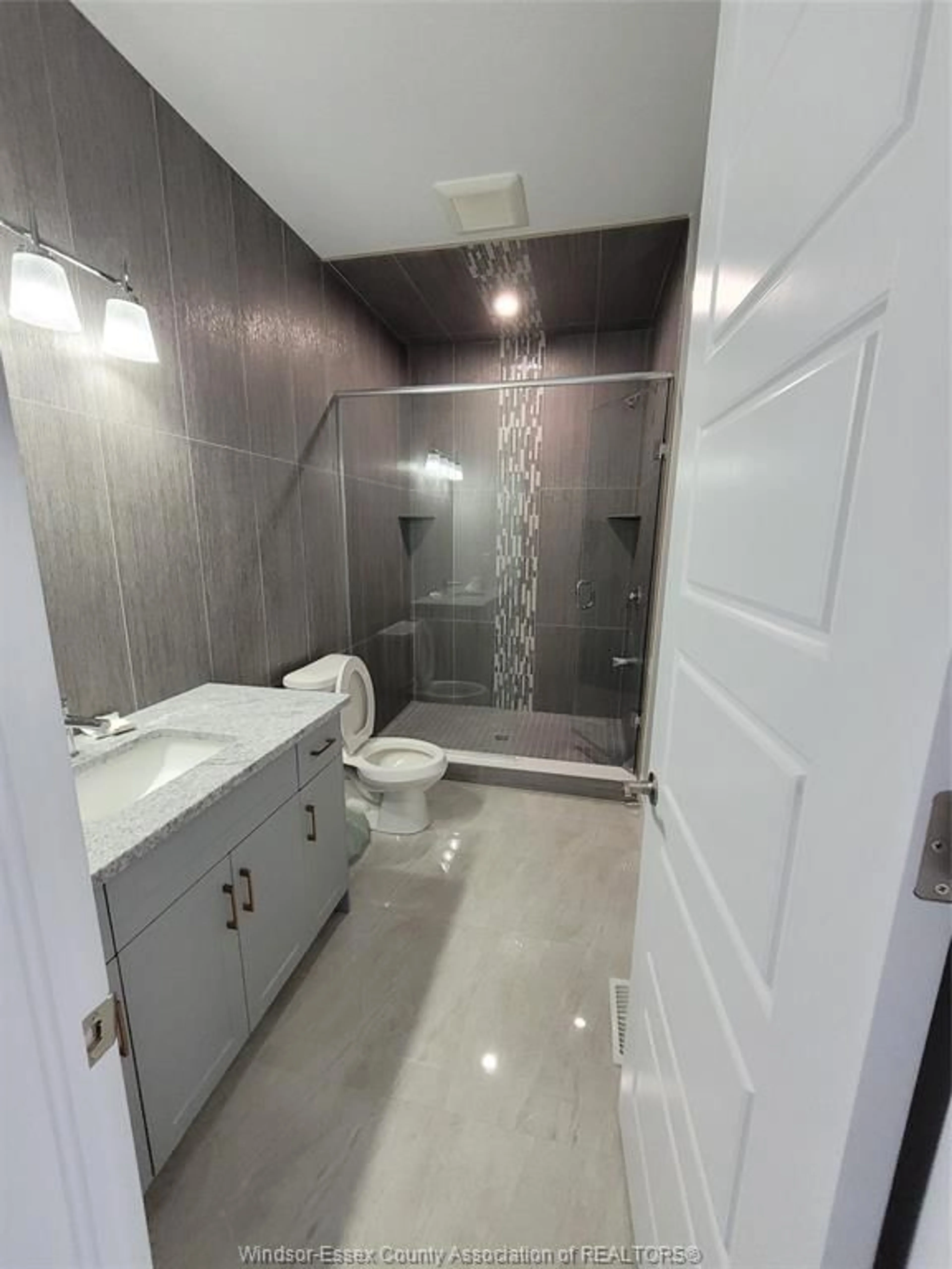Standard bathroom, unknown for 309 Benson Crt, Amherstburg Ontario N8T 1E7