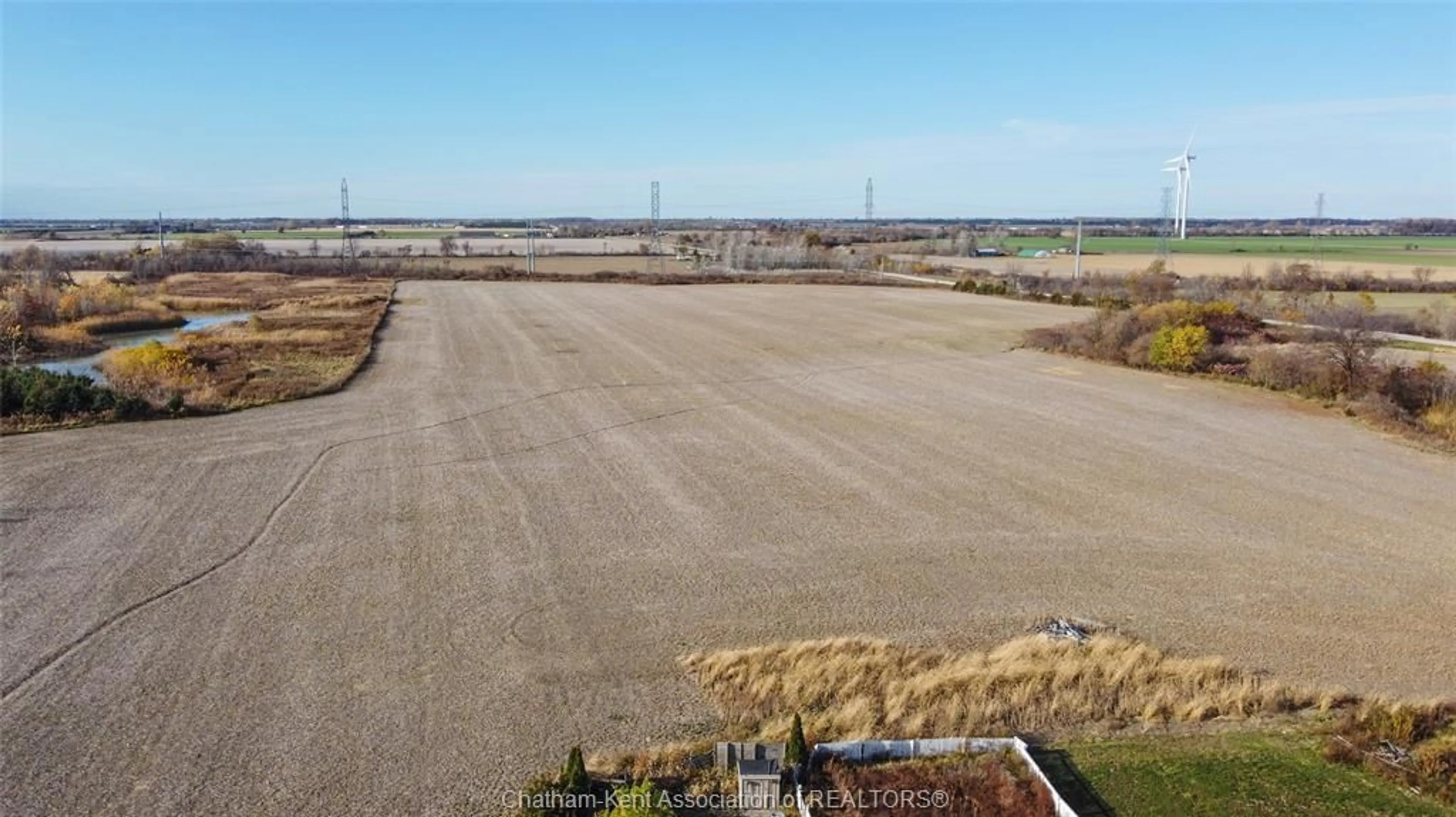 A pic from outside/outdoor area/front of a property/back of a property/a pic from drone, unknown for 6233 EIGHTH Line, Merlin Ontario N0P 1W0