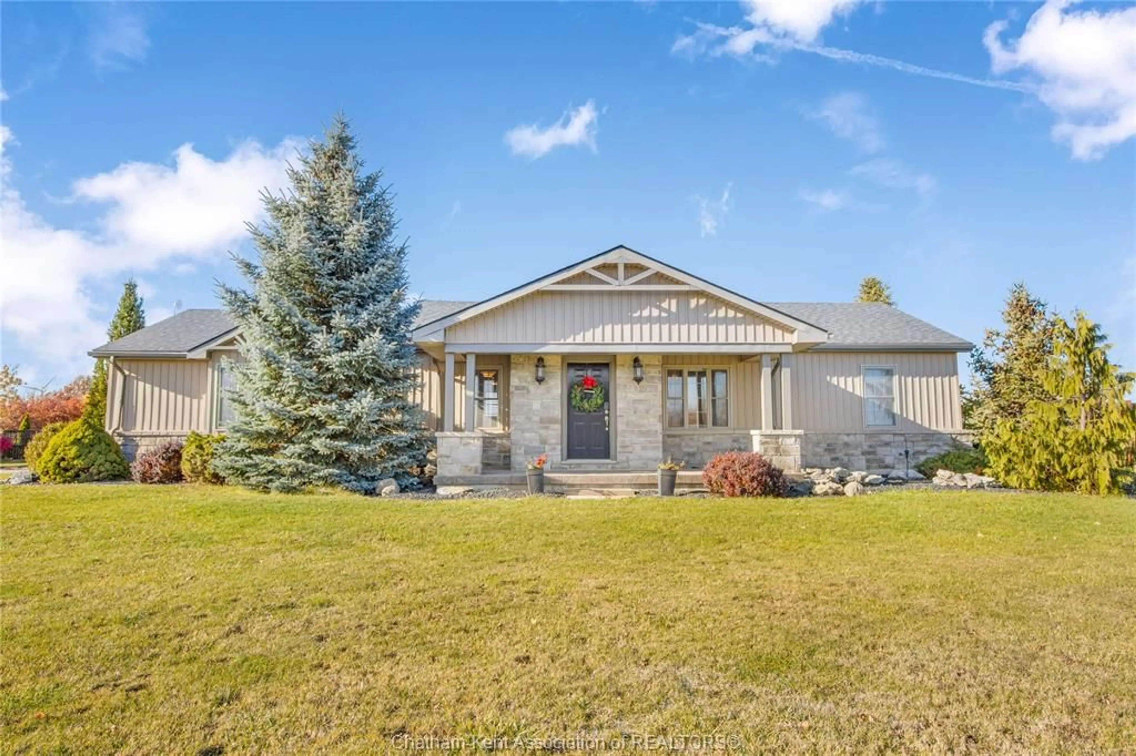 Home with vinyl exterior material, unknown for 6233 EIGHTH Line, Merlin Ontario N0P 1W0