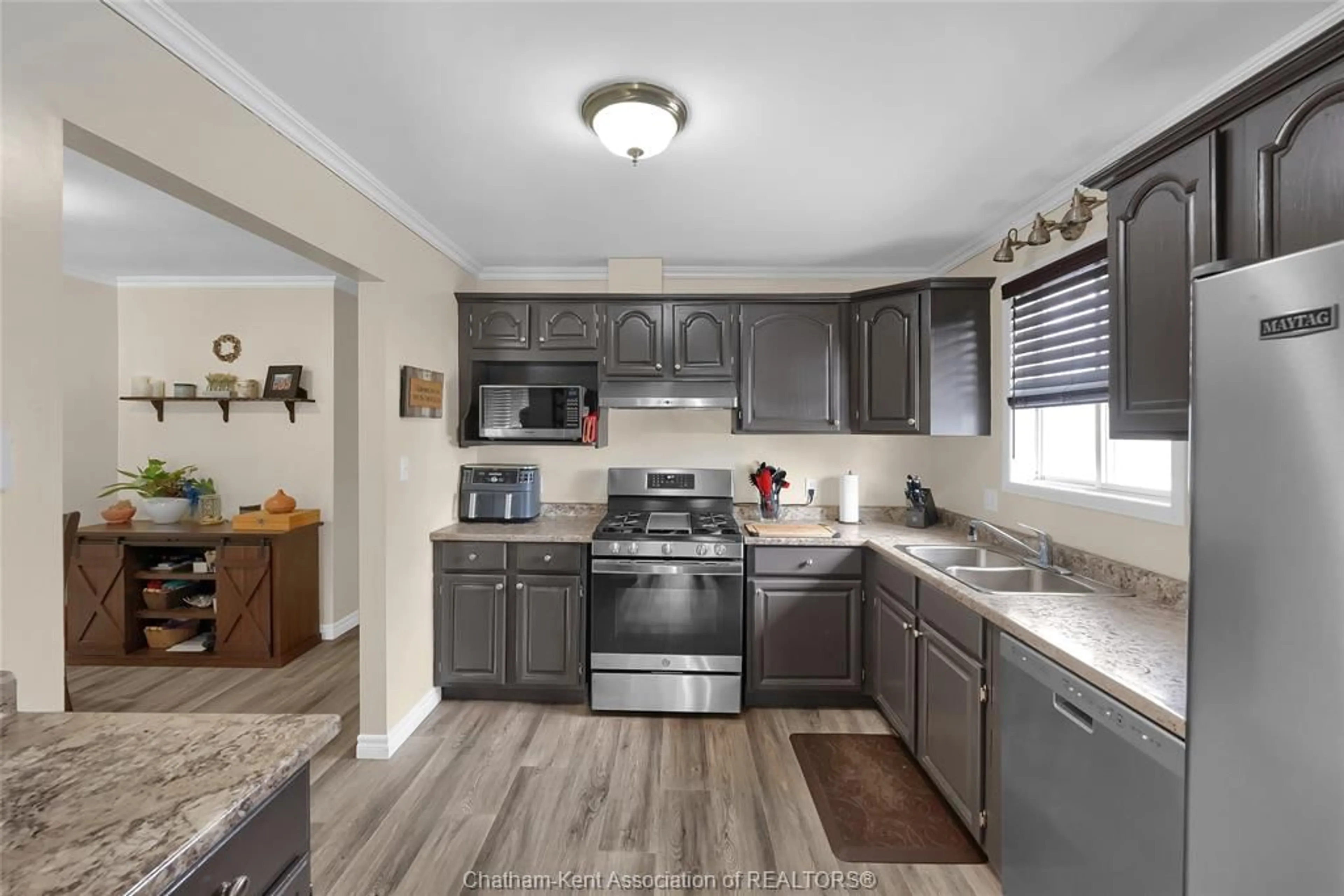 Standard kitchen, unknown for 104 Bruinsma Ave, Wallaceburg Ontario N8A 5G8