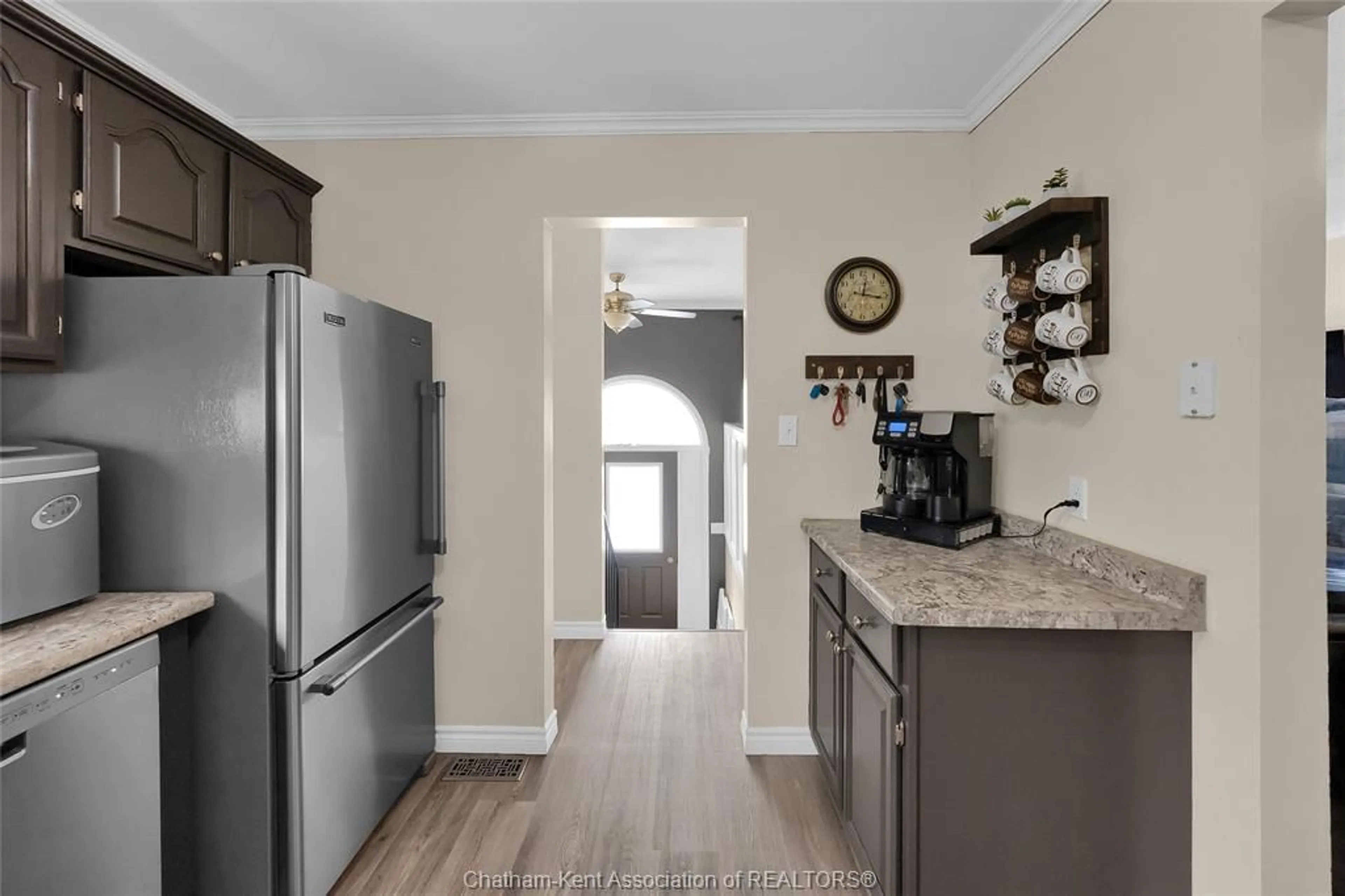 Open concept kitchen, ceramic/tile floor for 104 Bruinsma Ave, Wallaceburg Ontario N8A 5G8