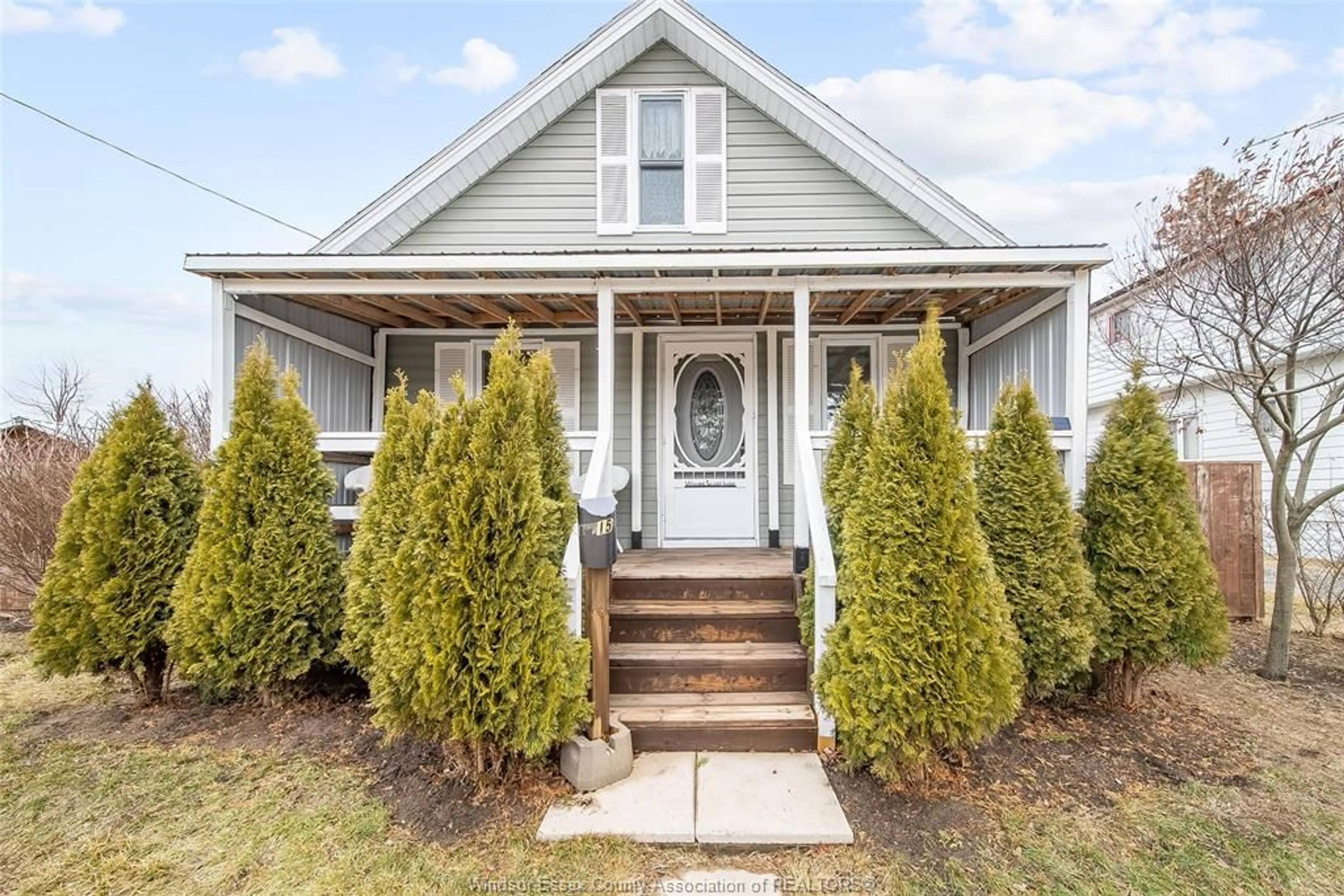 Home with vinyl exterior material, street for 15 SMITH Ave, Leamington Ontario N8H 1E9