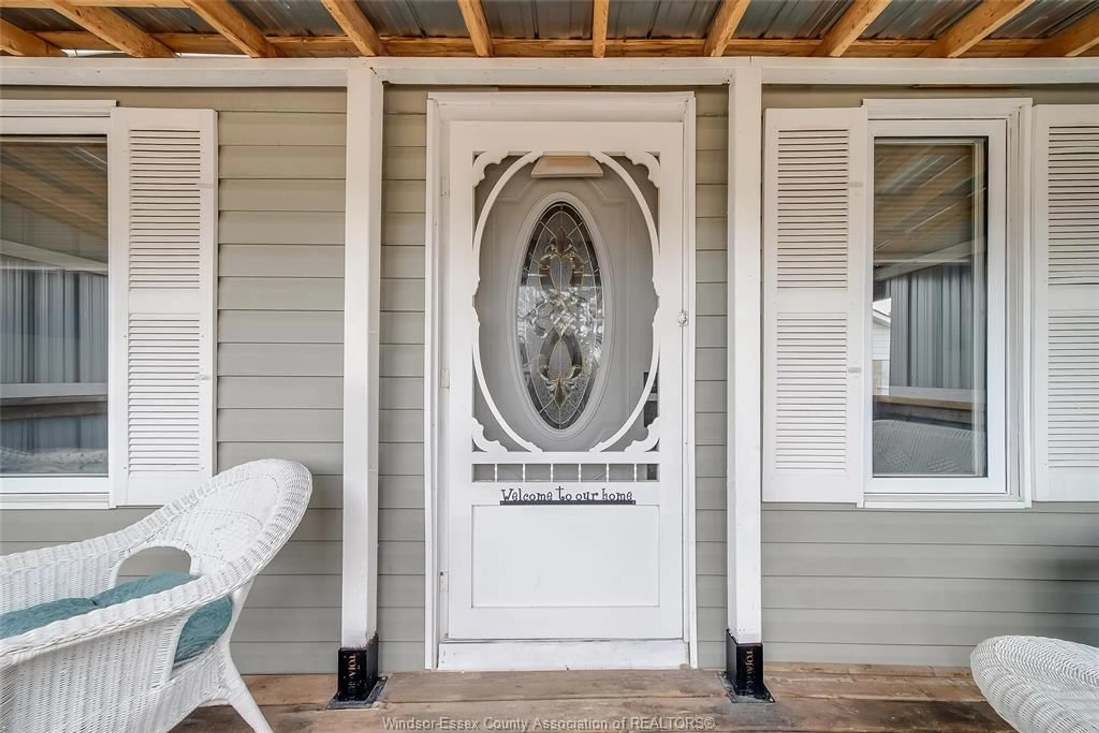 Indoor entryway for 15 SMITH Ave, Leamington Ontario N8H 1E9