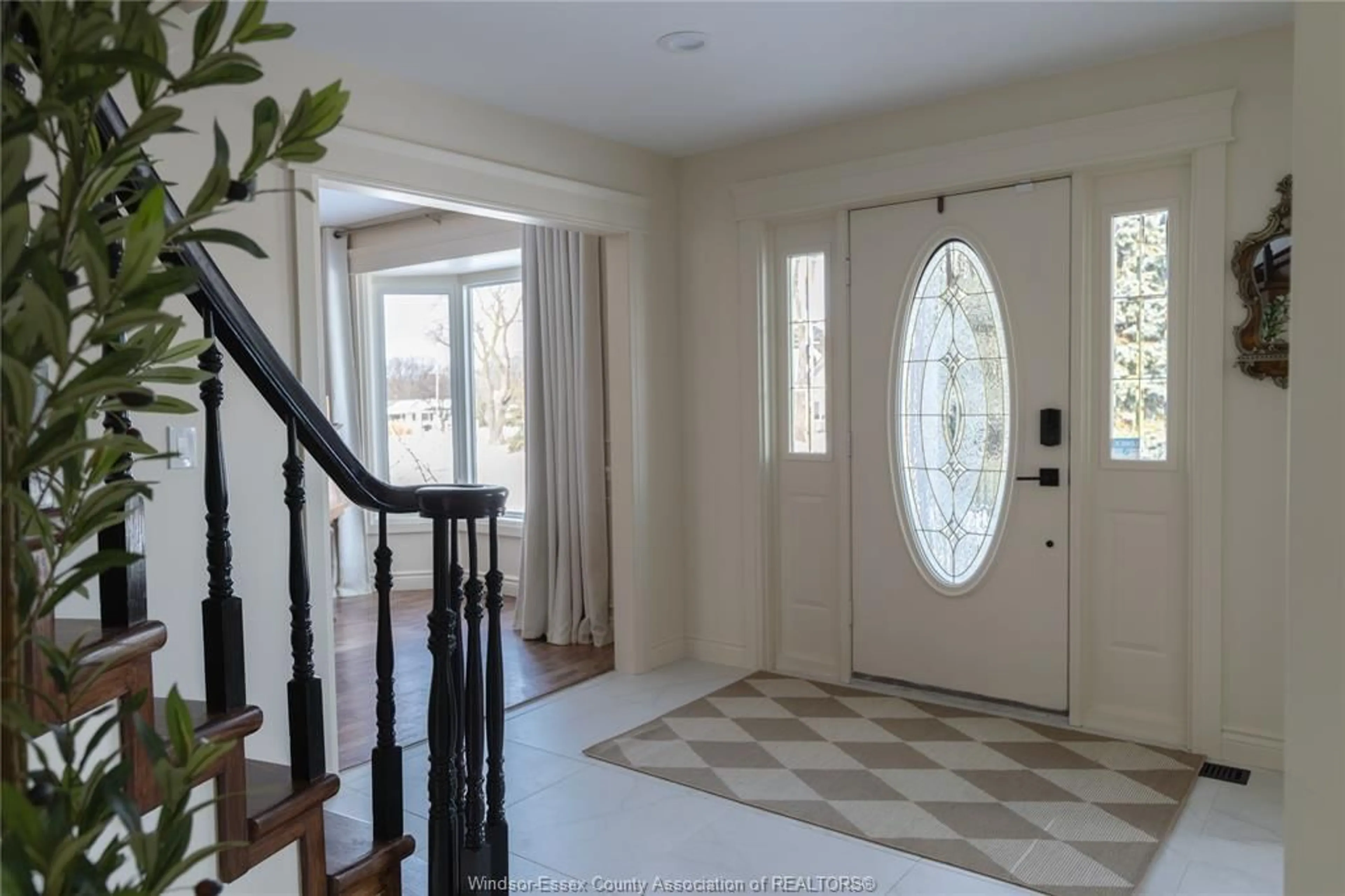 Indoor entryway for 233 Old Tecumseh, Lakeshore Ontario N8N 3S9