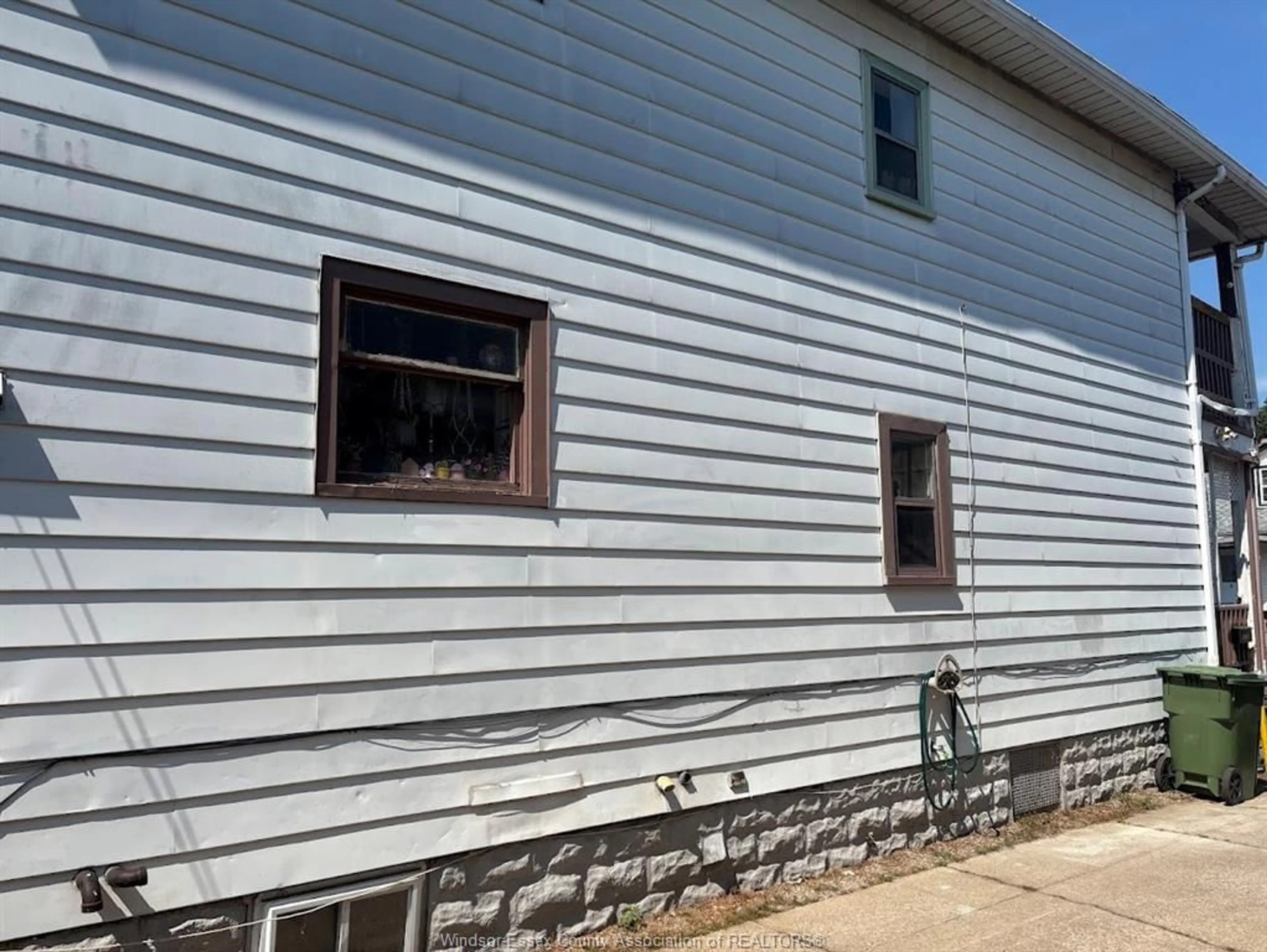 Home with vinyl exterior material, building for 1629-31 DROUILLARD Rd, Windsor Ontario N8Y 2S4