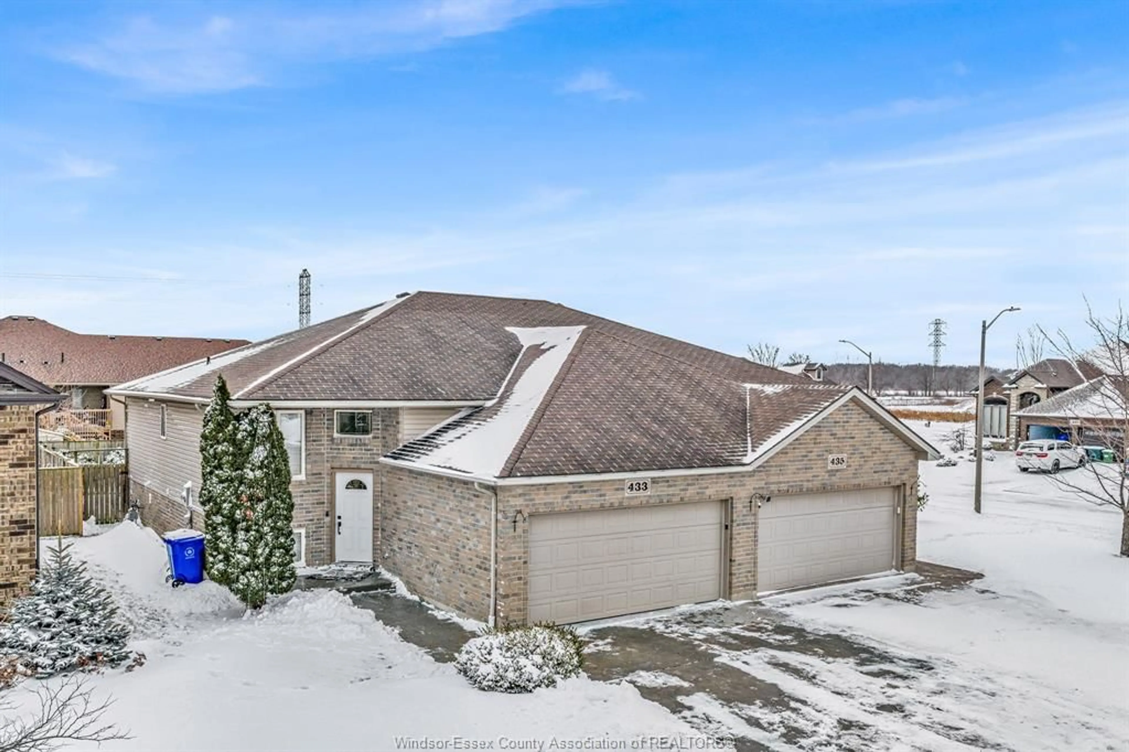 A pic from outside/outdoor area/front of a property/back of a property/a pic from drone, street for 433 ROSEWOOD, Lakeshore Ontario N0R 1A7