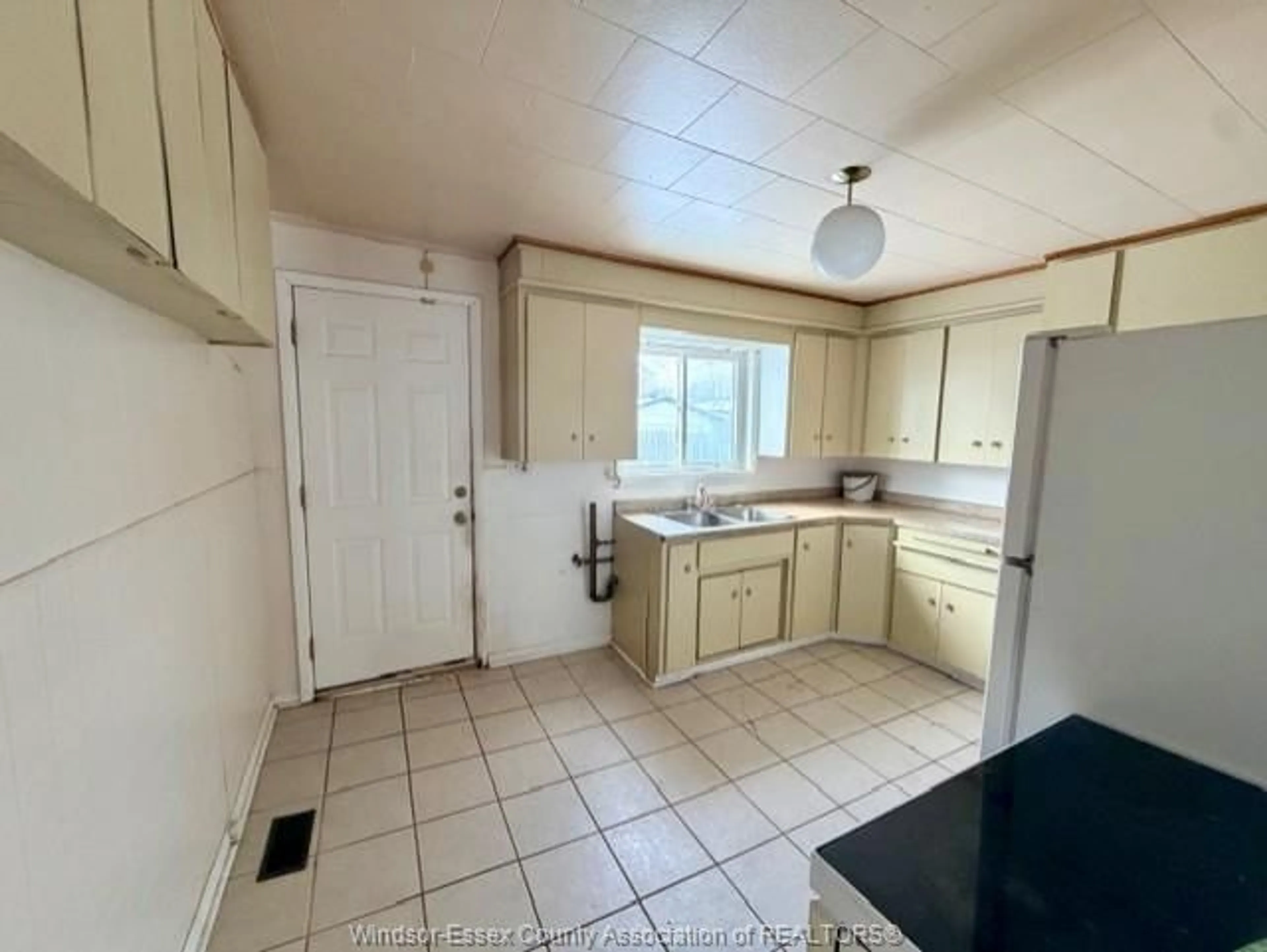 Standard kitchen, unknown for 1651 AUBIN, Windsor Ontario N8Y 4G3