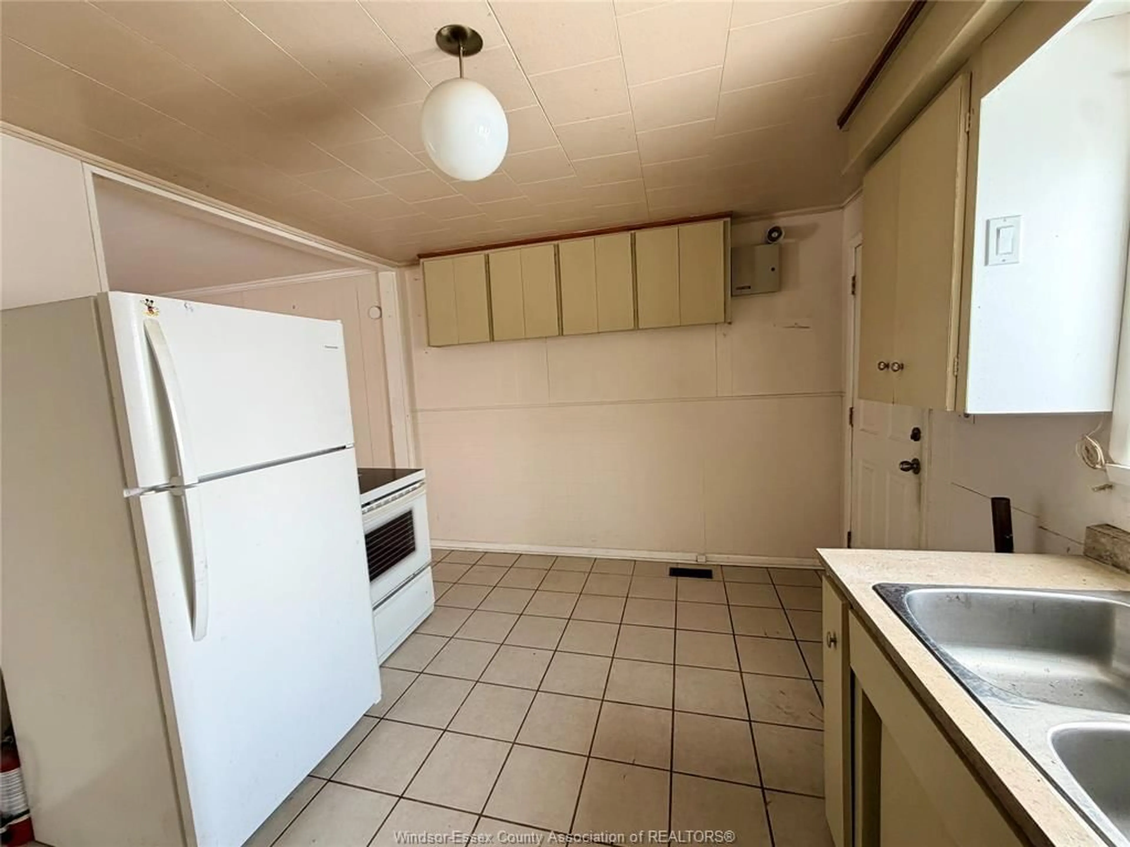 Standard kitchen, unknown for 1651 AUBIN, Windsor Ontario N8Y 4G3