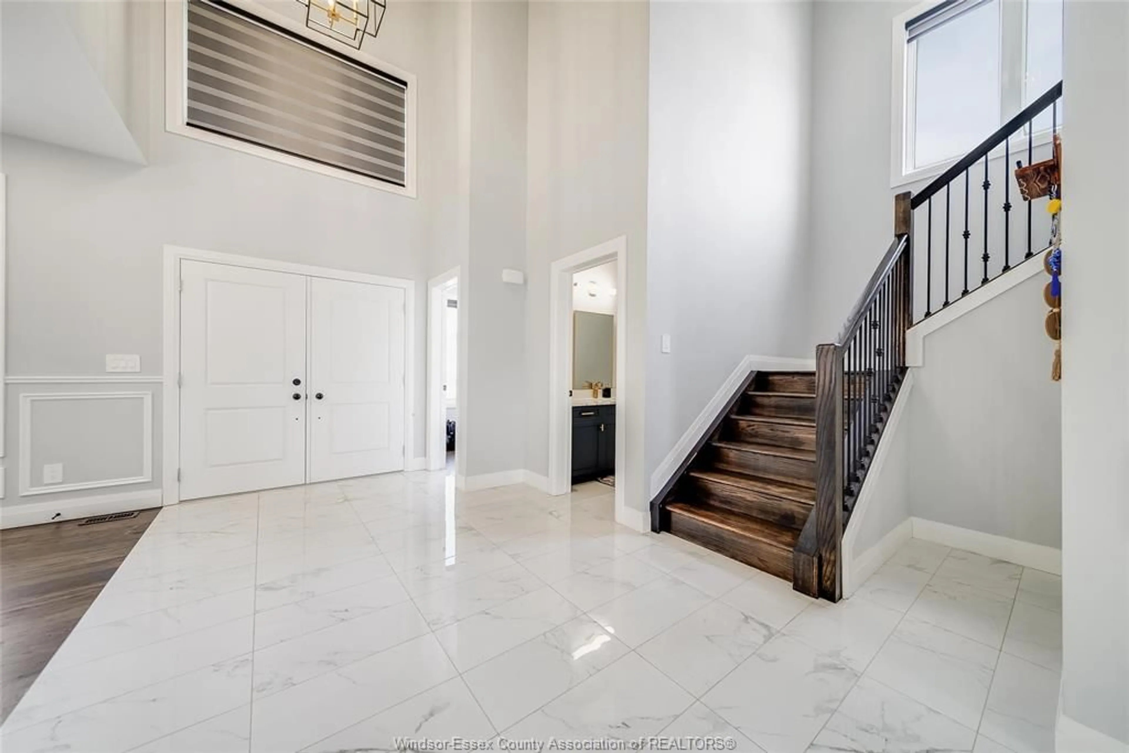 Indoor foyer for 4433 BELMONT, Comber Ontario N0P 1J0