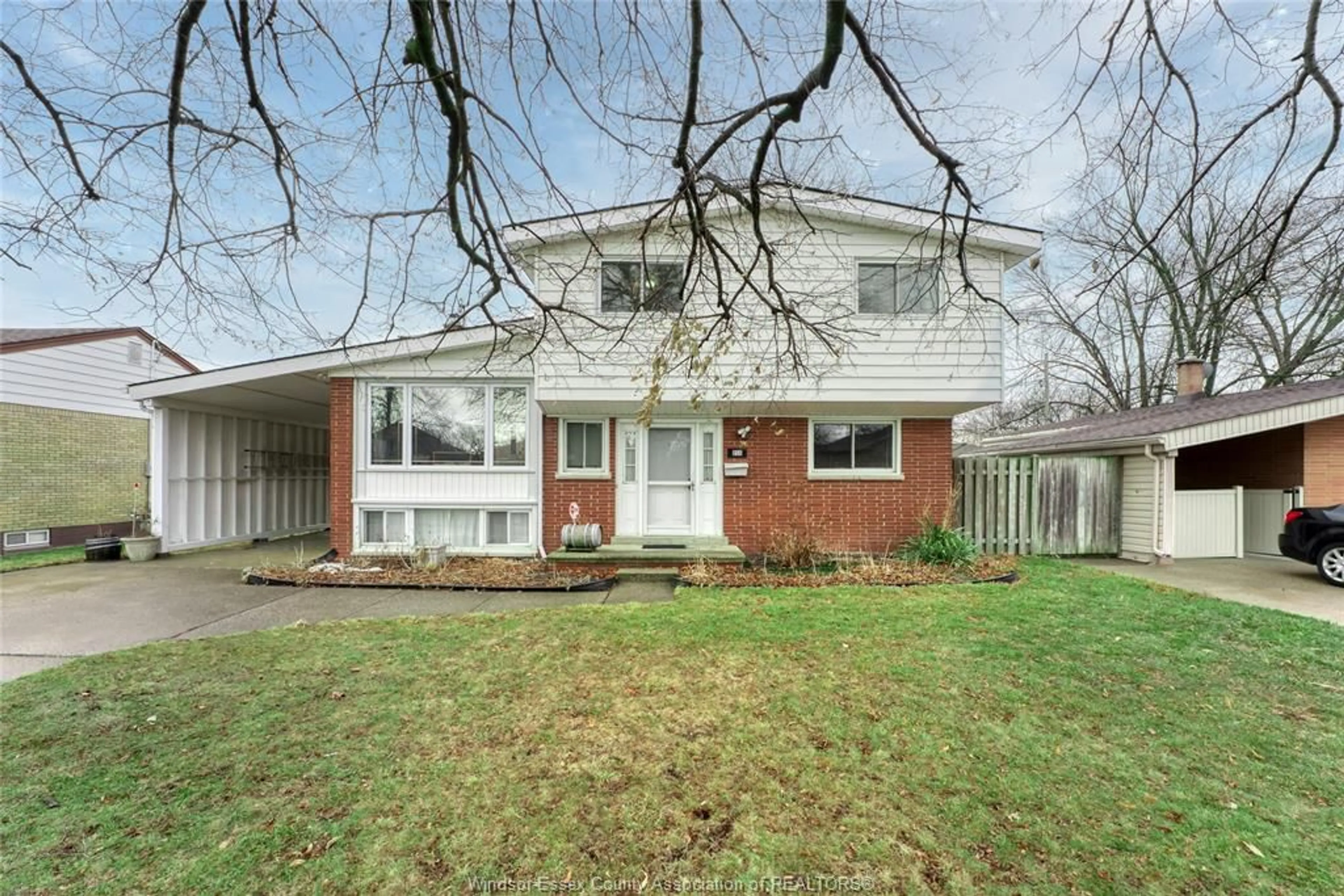 Home with vinyl exterior material, street for 856 WESTCHESTER Dr, Windsor Ontario N8S 3Y7