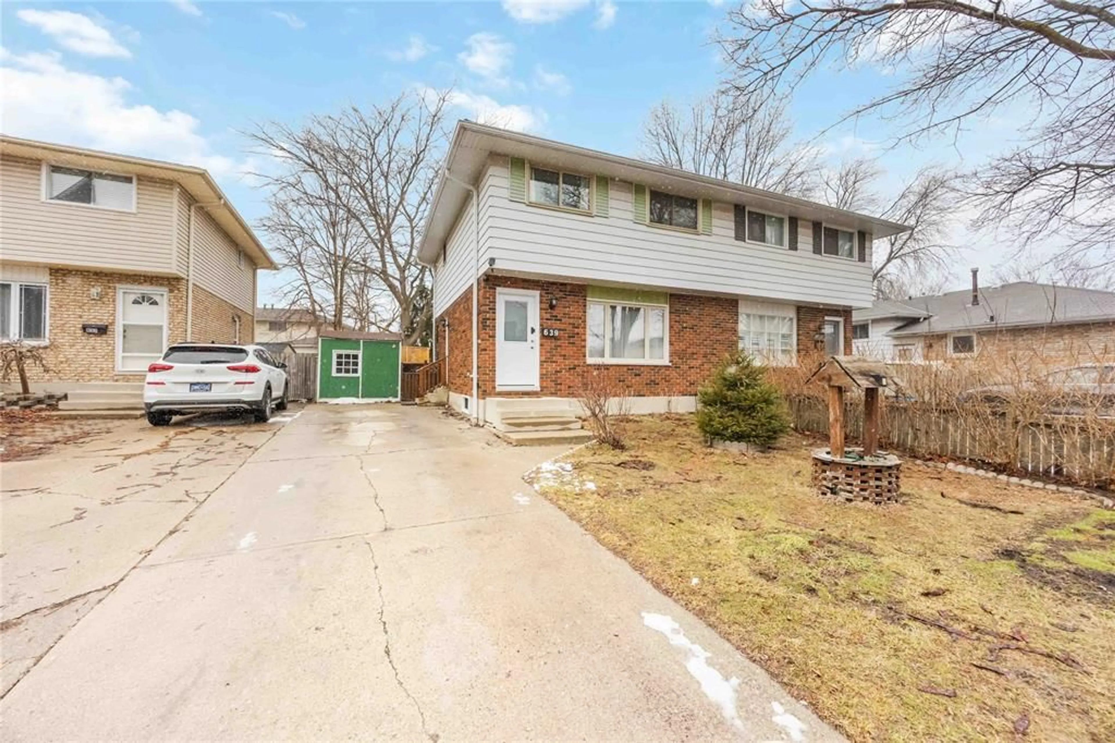 Unknown for 639 Stacy Crt, Sarnia Ontario N7S 4M5