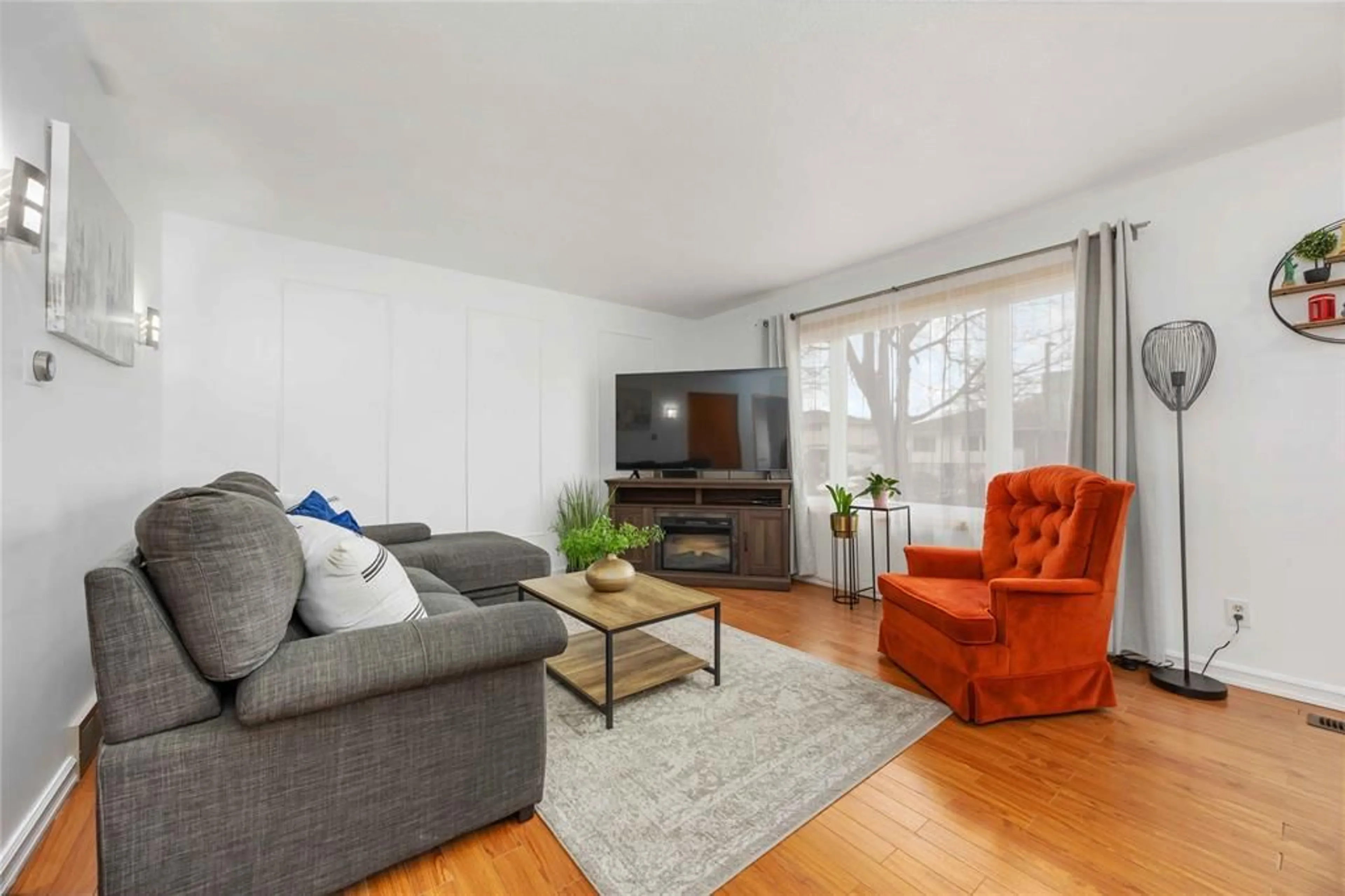 Living room with furniture, wood/laminate floor for 639 Stacy Crt, Sarnia Ontario N7S 4M5