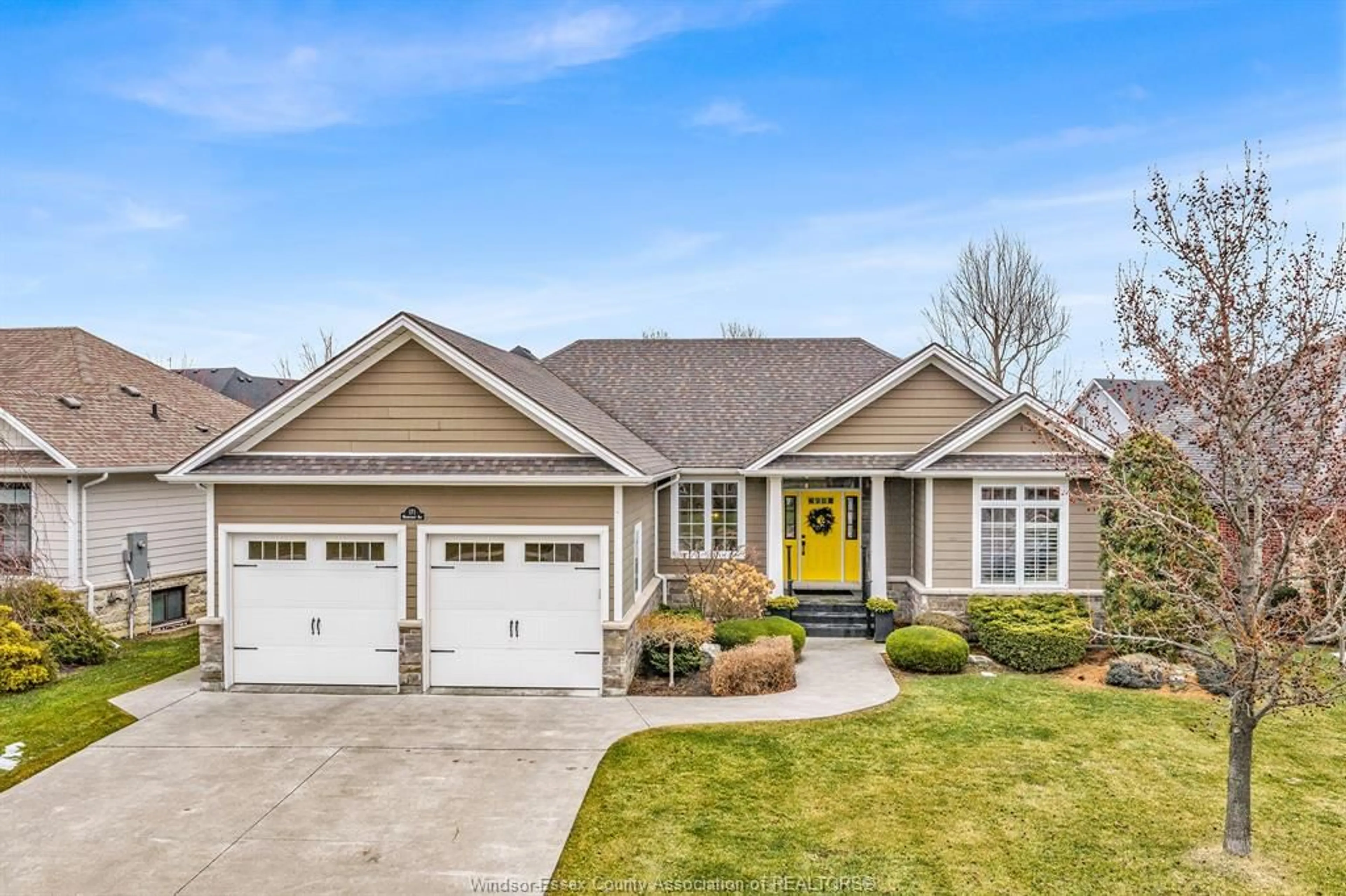 Home with vinyl exterior material, street for 171 WOODYCREST Ave, Kingsville Ontario N9Y 0A4