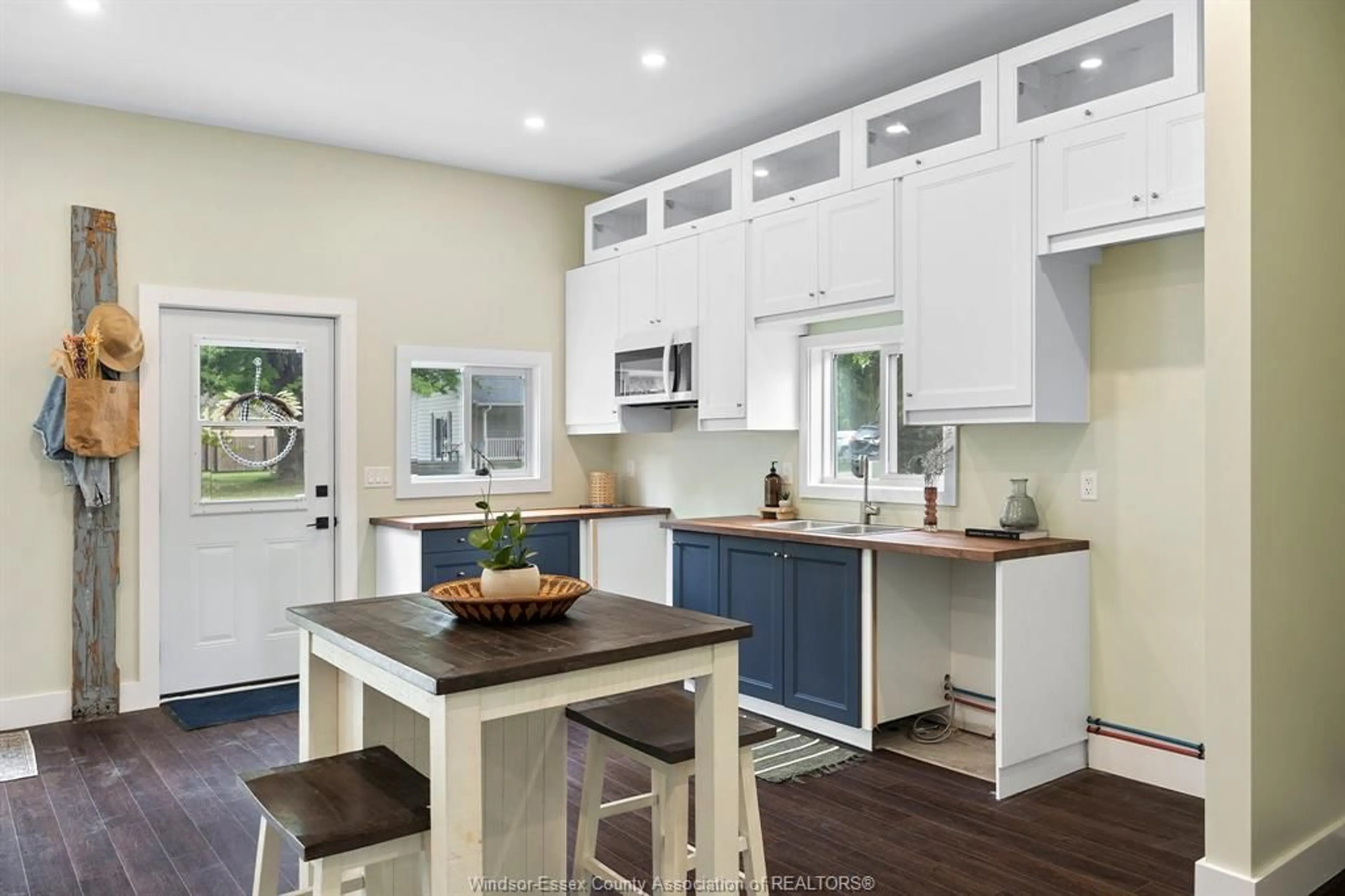 Open concept kitchen, unknown for 112 WINDSOR Ave, Colchester Ontario N0R 1G0