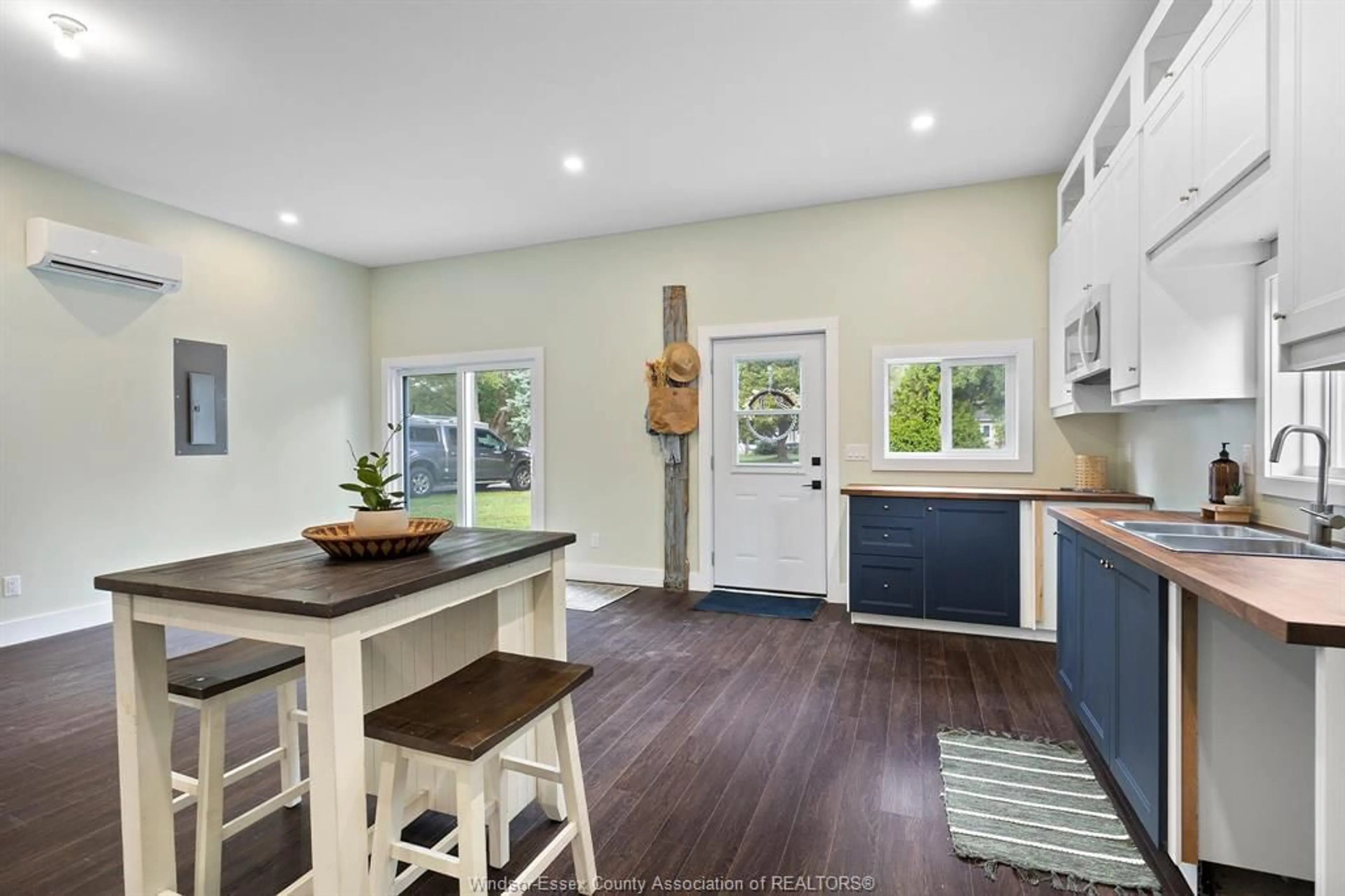 Open concept kitchen, ceramic/tile floor for 112 WINDSOR Ave, Colchester Ontario N0R 1G0