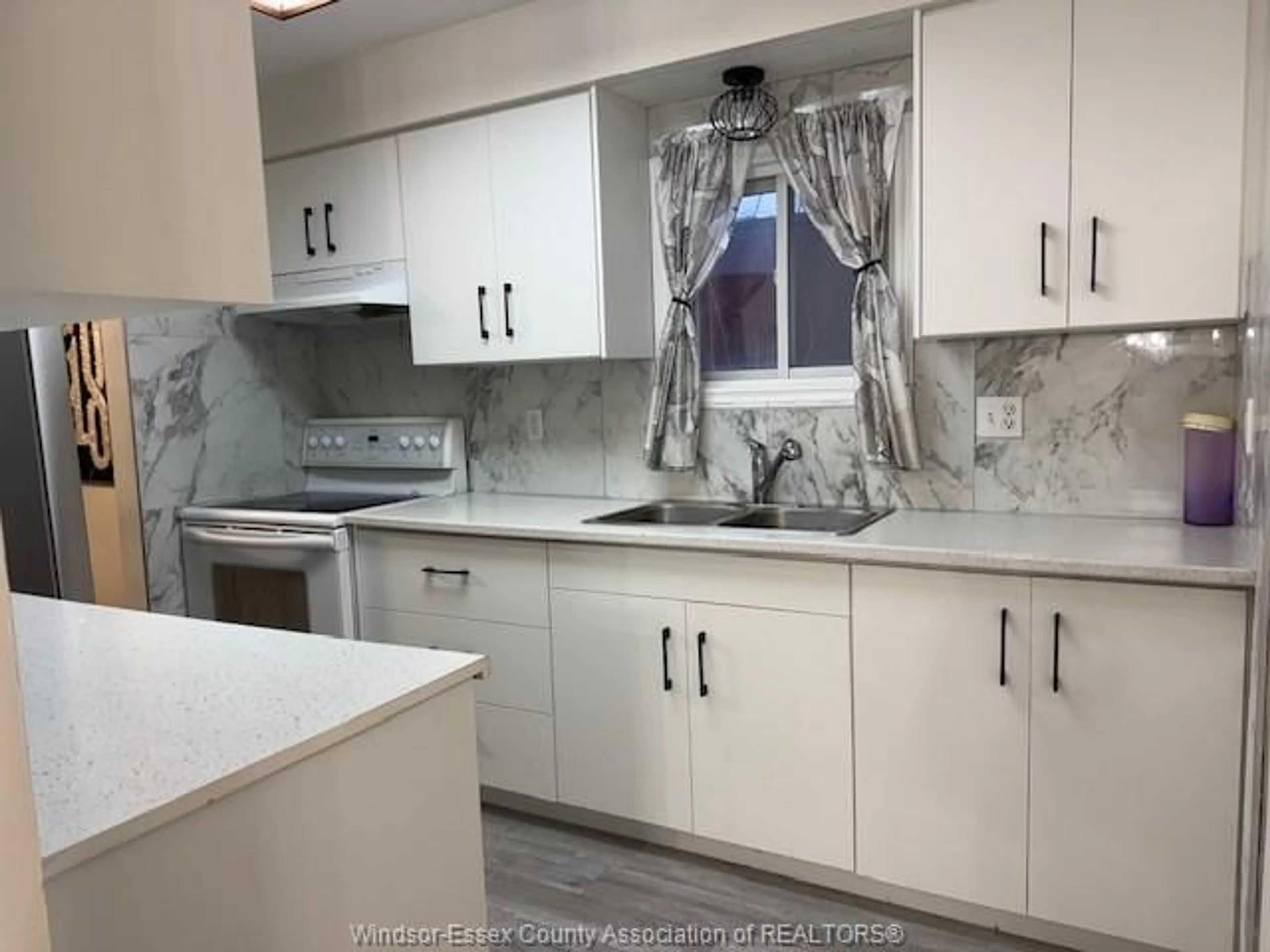 Unknown for 816 DAWSON Rd, Windsor Ontario N8Y 4A2