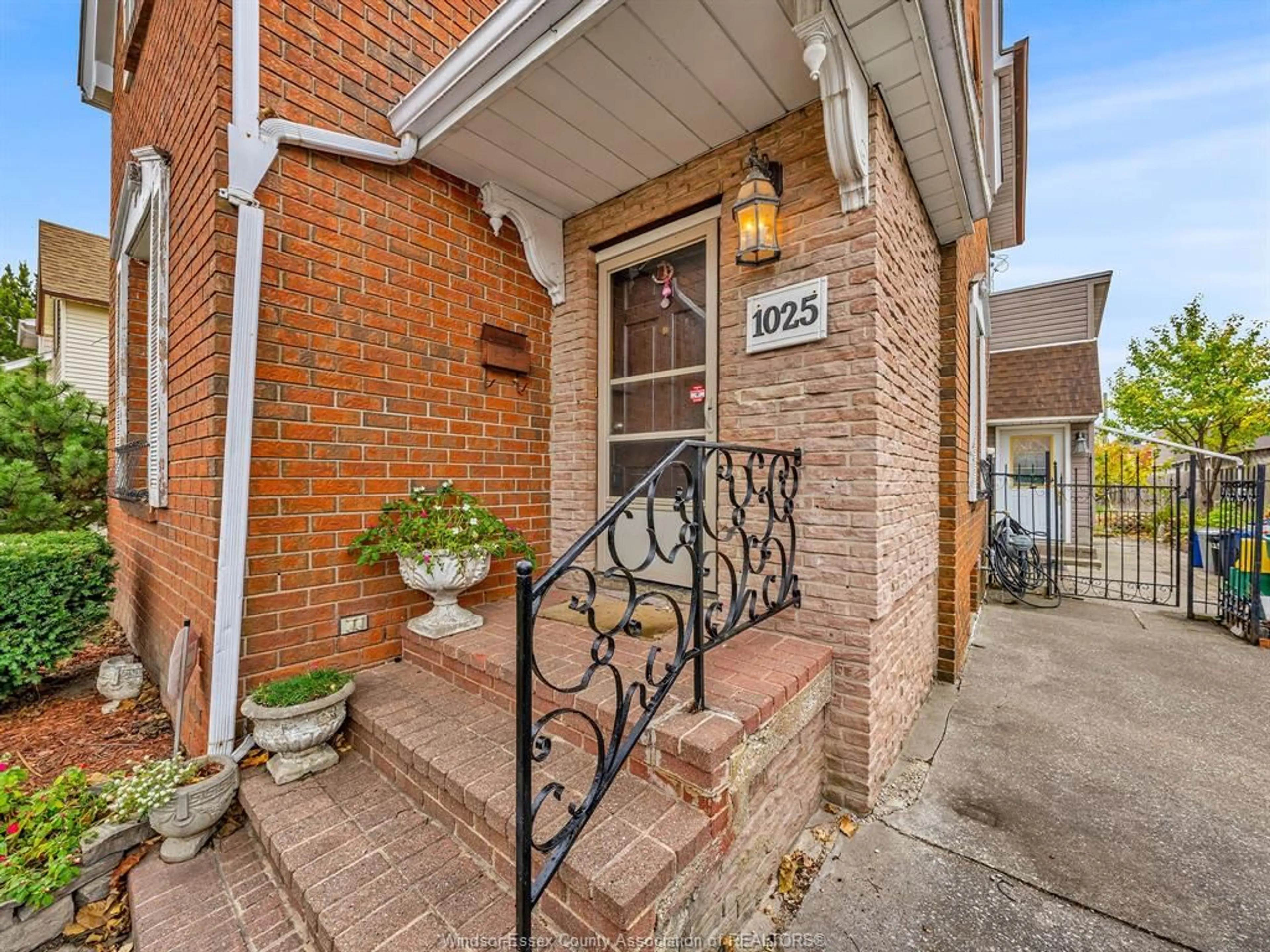 Unknown for 1025 LANGLOIS Ave, Windsor Ontario N9A 2H4