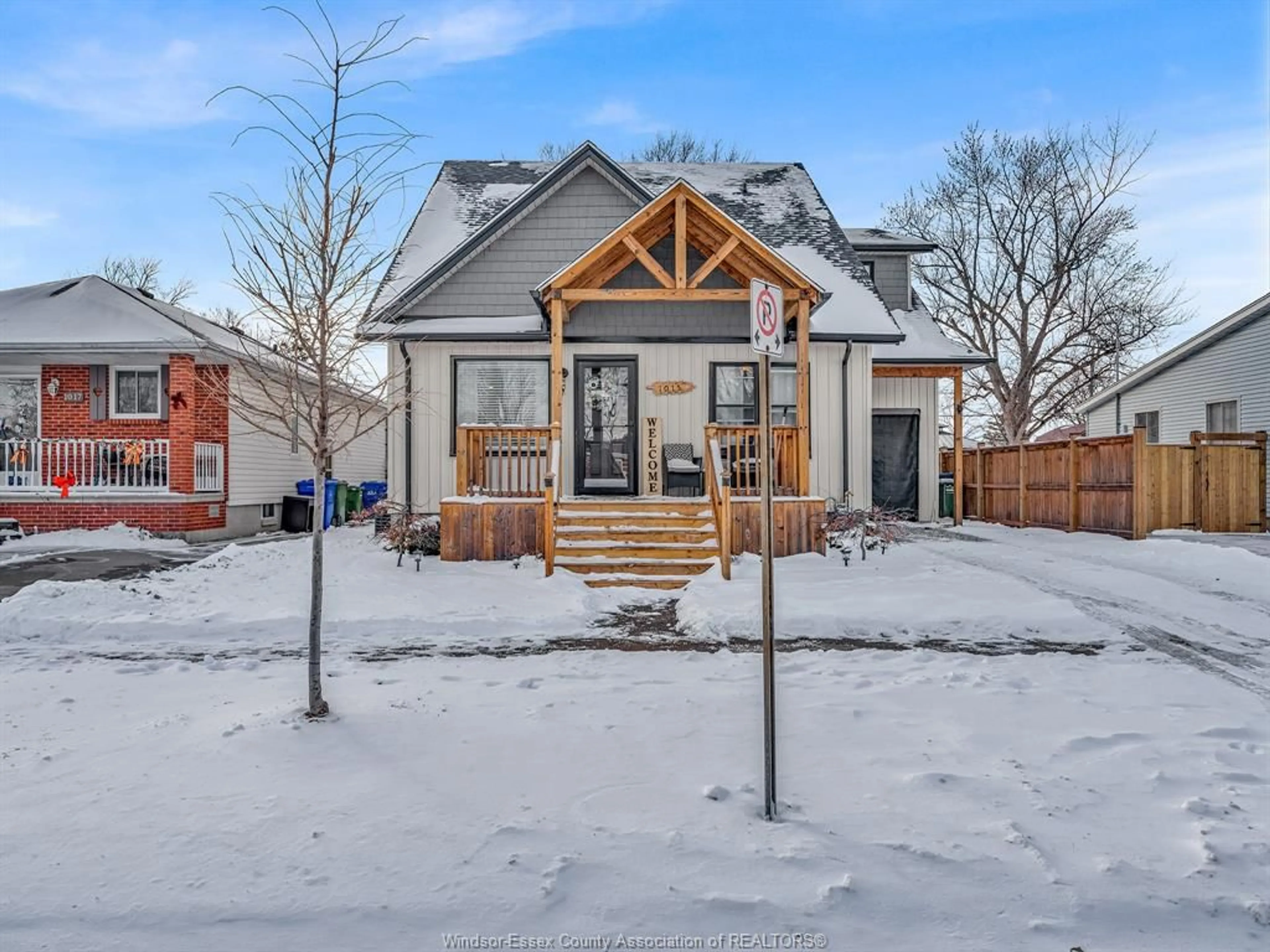 Home with brick exterior material, street for 1015 WILLIAM, Tecumseh Ontario N8N 2A5