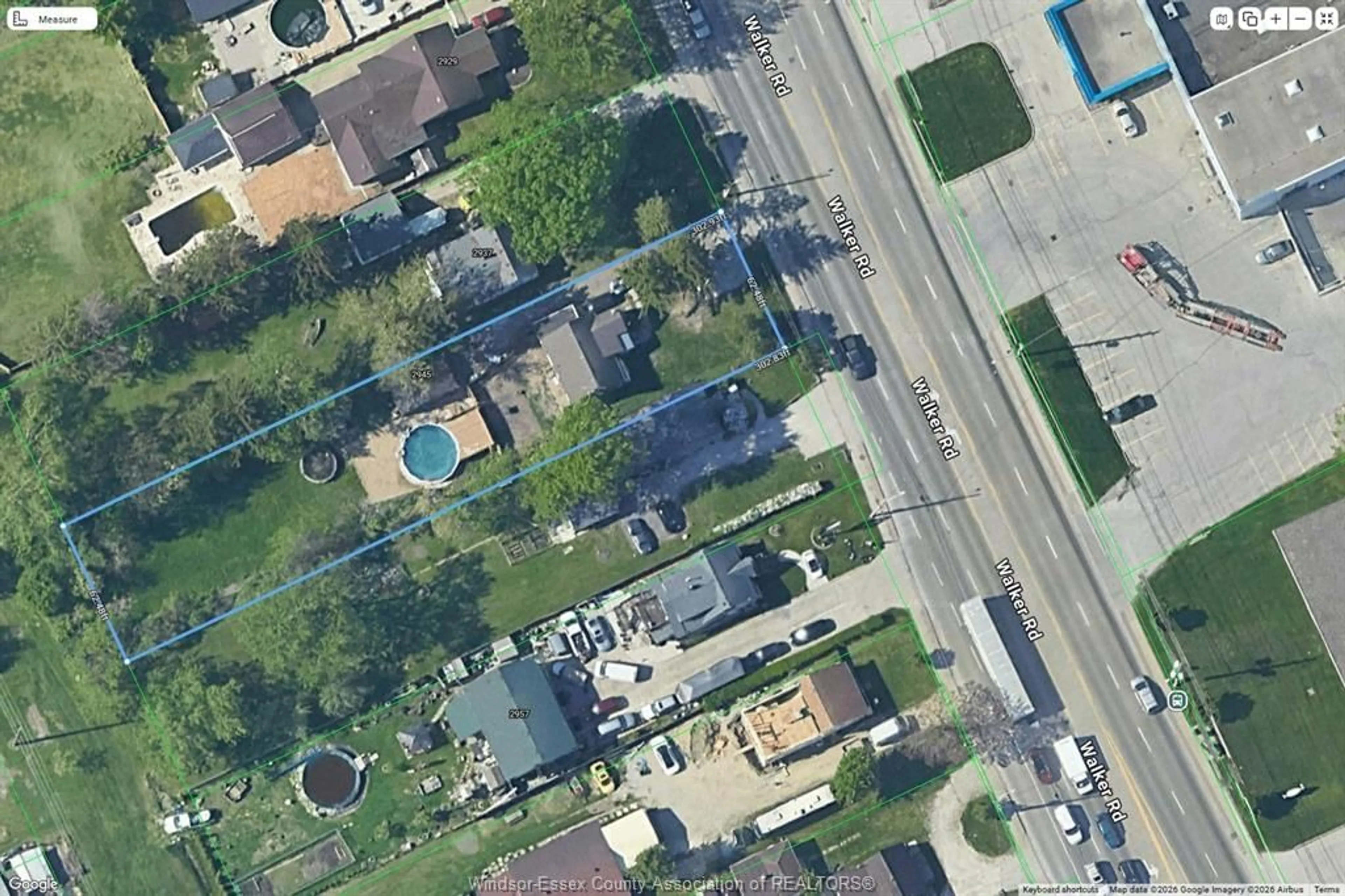 A pic from outside/outdoor area/front of a property/back of a property/a pic from drone, street for 2945 WALKER, Windsor Ontario N8W 3R4