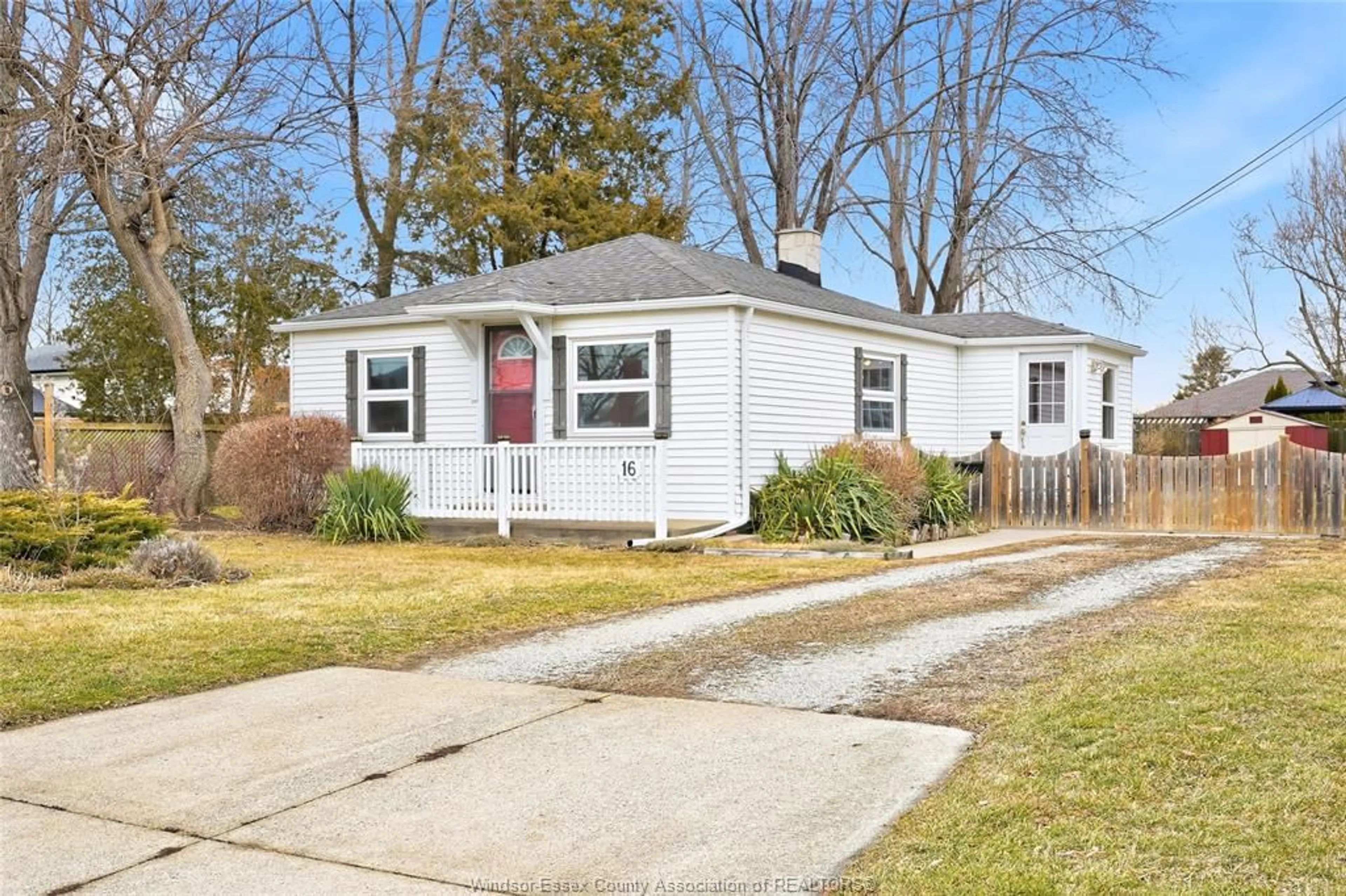 Home with vinyl exterior material, street for 16 MCCALLUM Ave, Kingsville Ontario N9Y 1C2