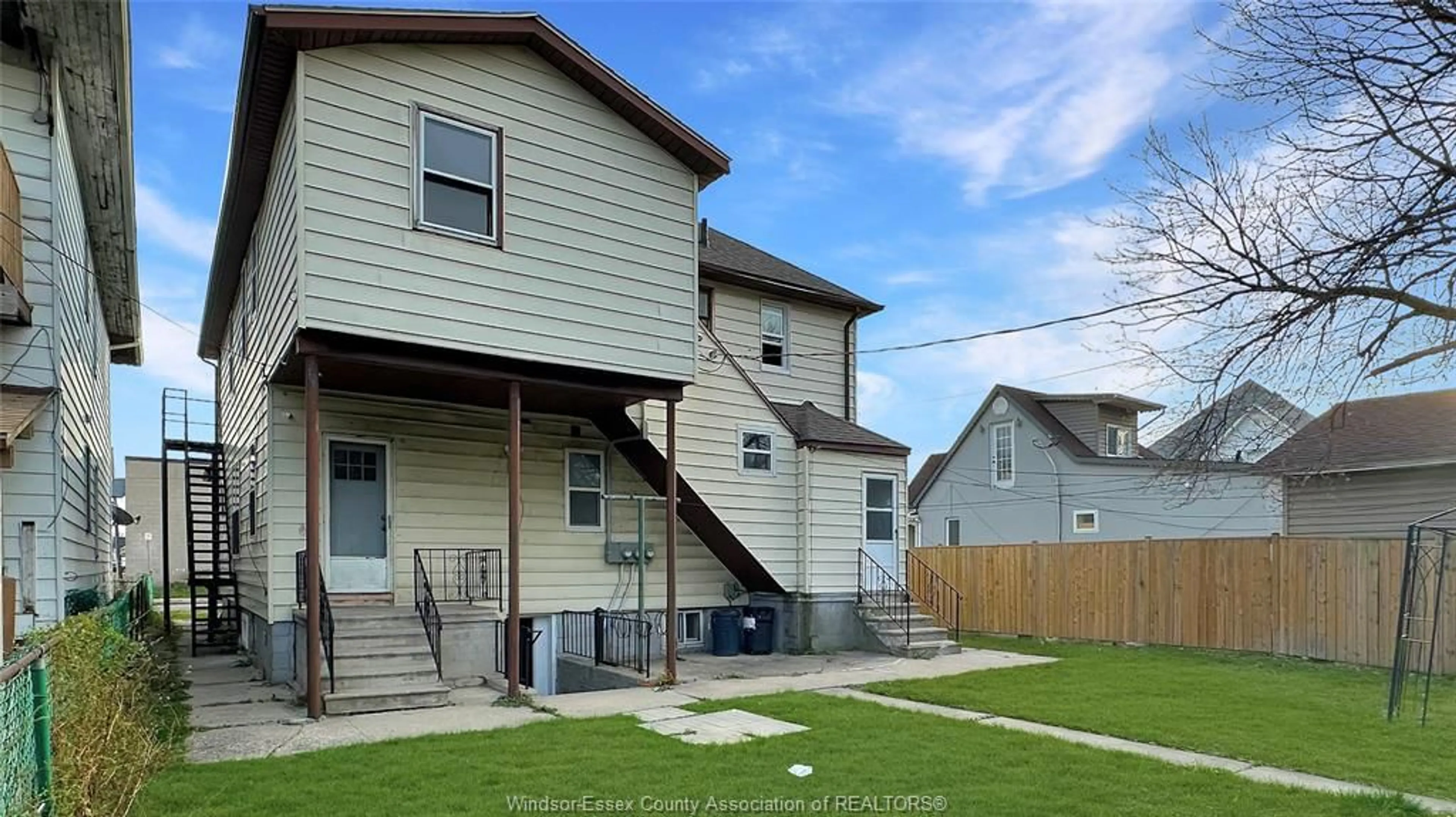 Home with vinyl exterior material, street for 756 BRANT St, Windsor Ontario N9A 3E8