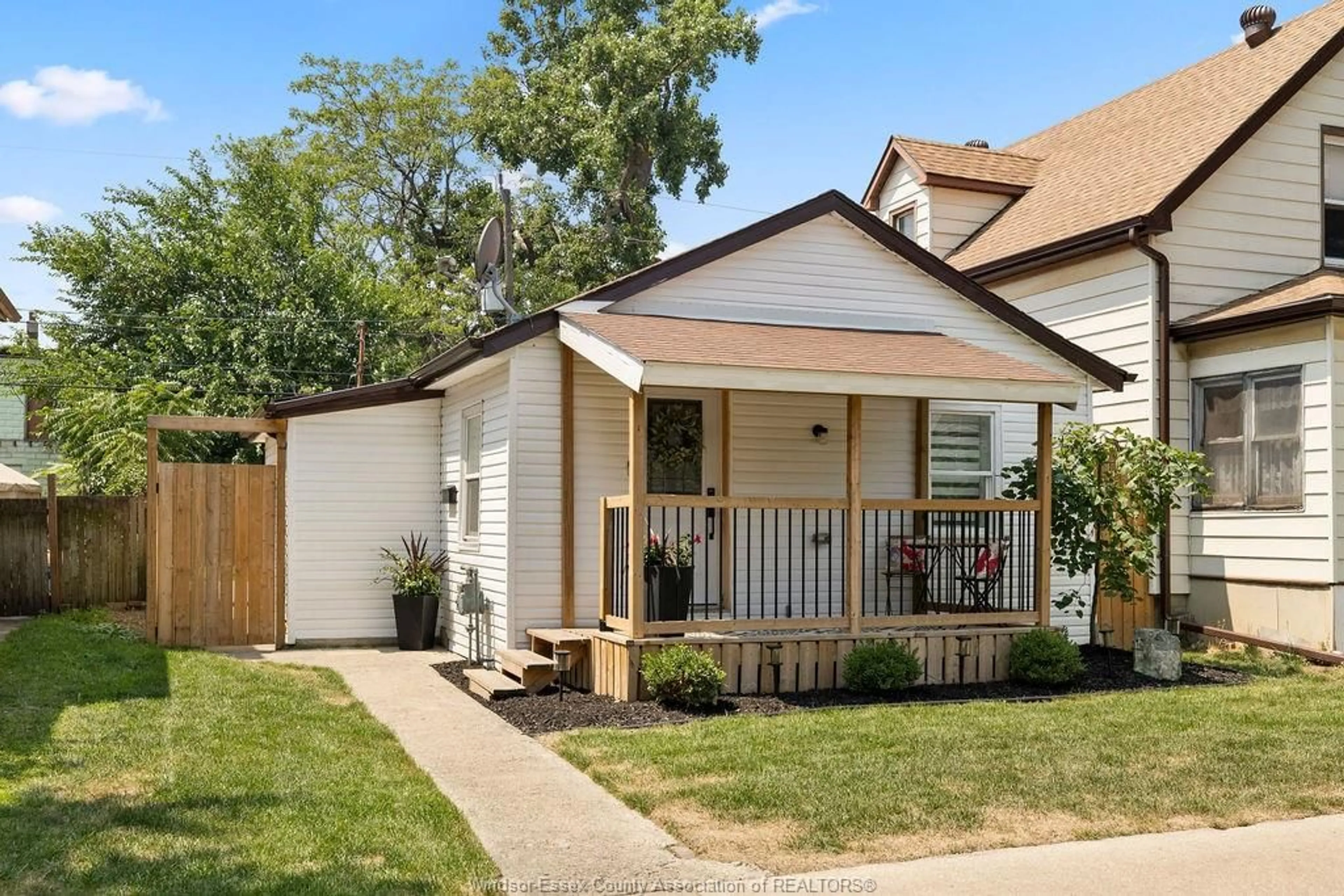 Home with vinyl exterior material, street for 1035 HENRY FORD CENTER, Windsor Ontario N8W 2T4