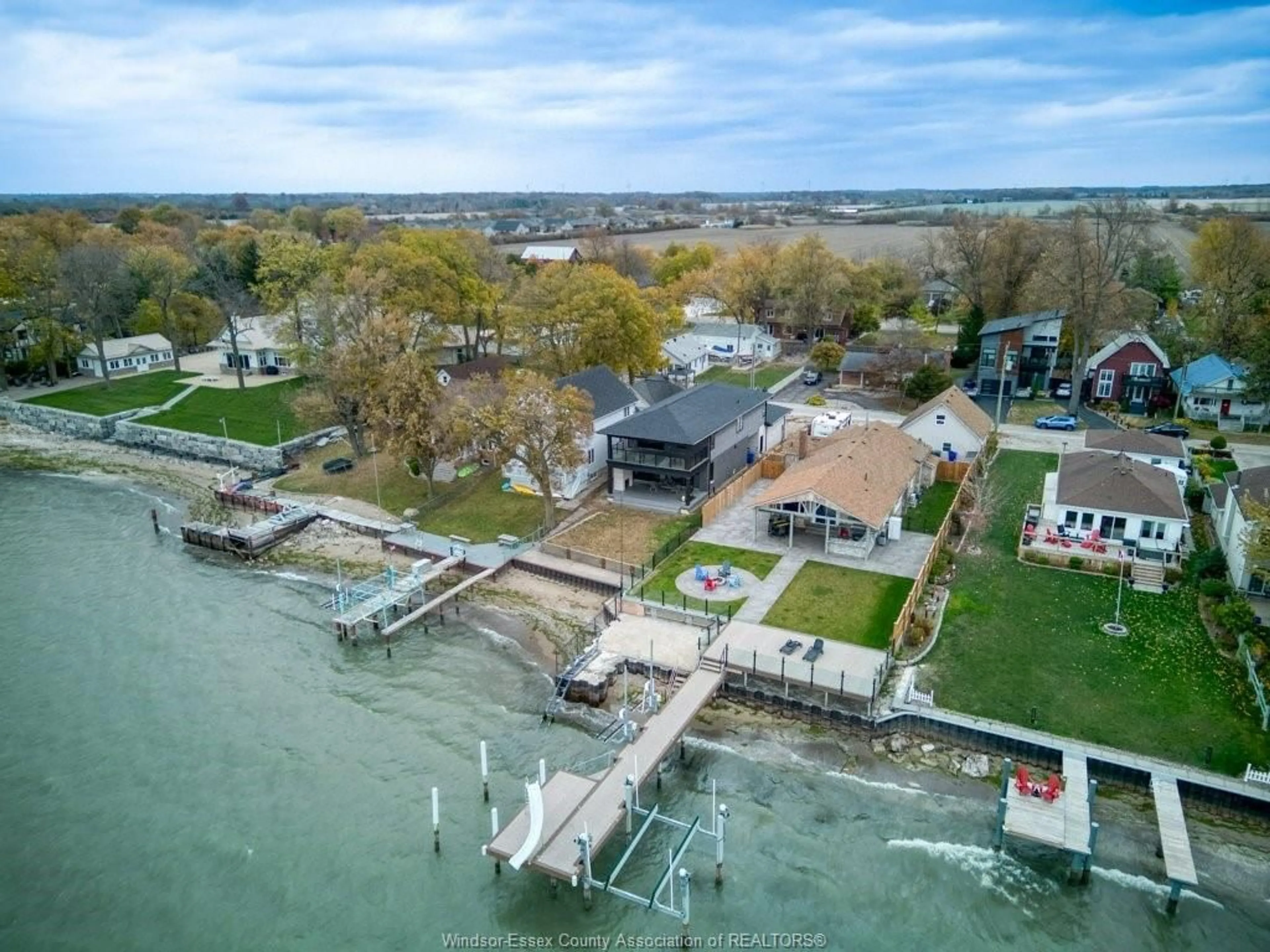 A pic from outside/outdoor area/front of a property/back of a property/a pic from drone, water/lake/river/ocean view for 1512 GOODVIEW Ave, Amherstburg Ontario N9V 1S9
