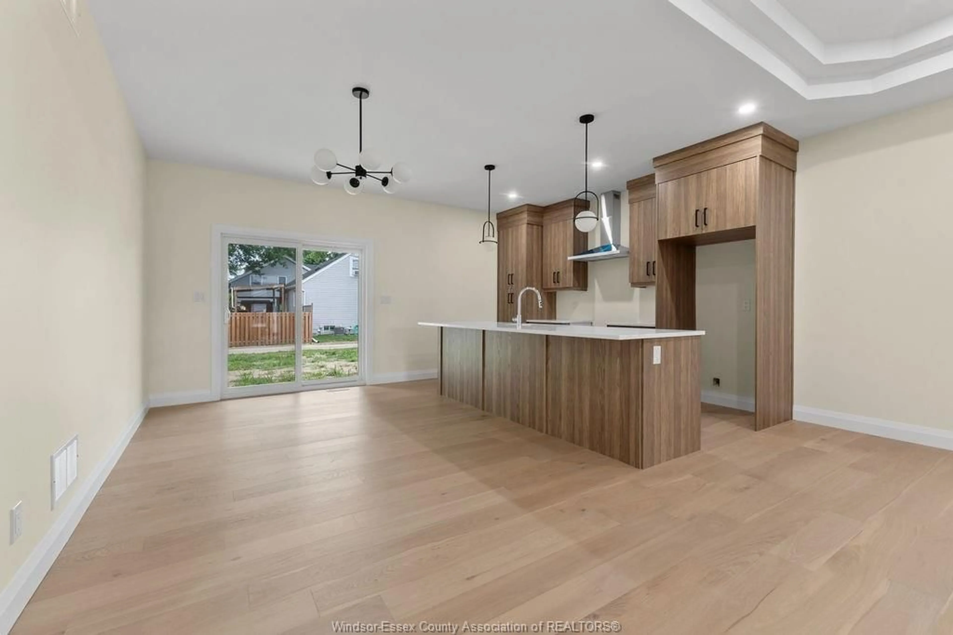 Open concept kitchen, wood/laminate floor for 476 RAILWAY Ave, Lakeshore Ontario N0R 1A0