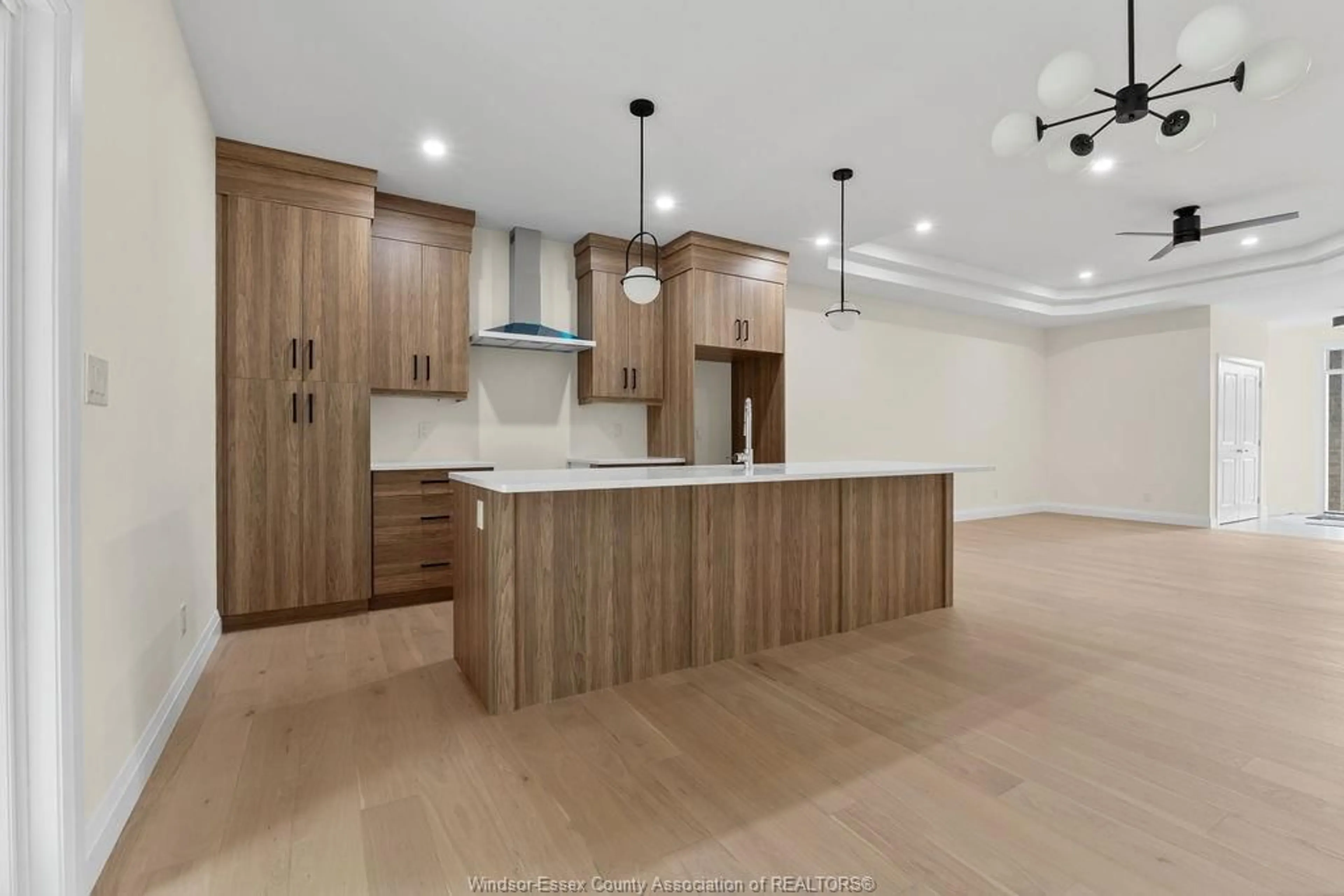 Open concept kitchen, wood/laminate floor for 476 RAILWAY Ave, Lakeshore Ontario N0R 1A0